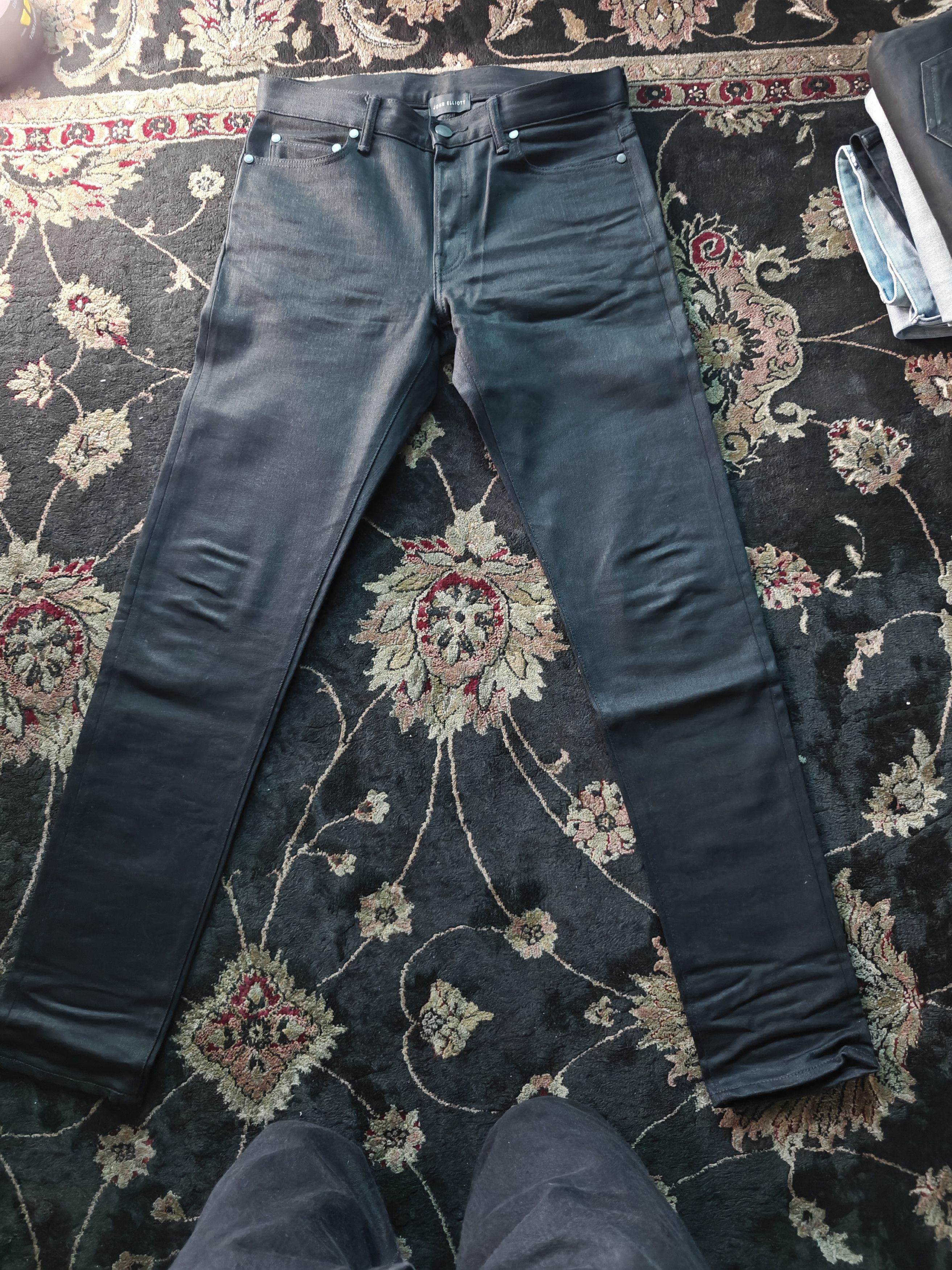 John Elliott John Elliott Cast 2 obsidian 29 Size US 29 - 1 Thumbnail