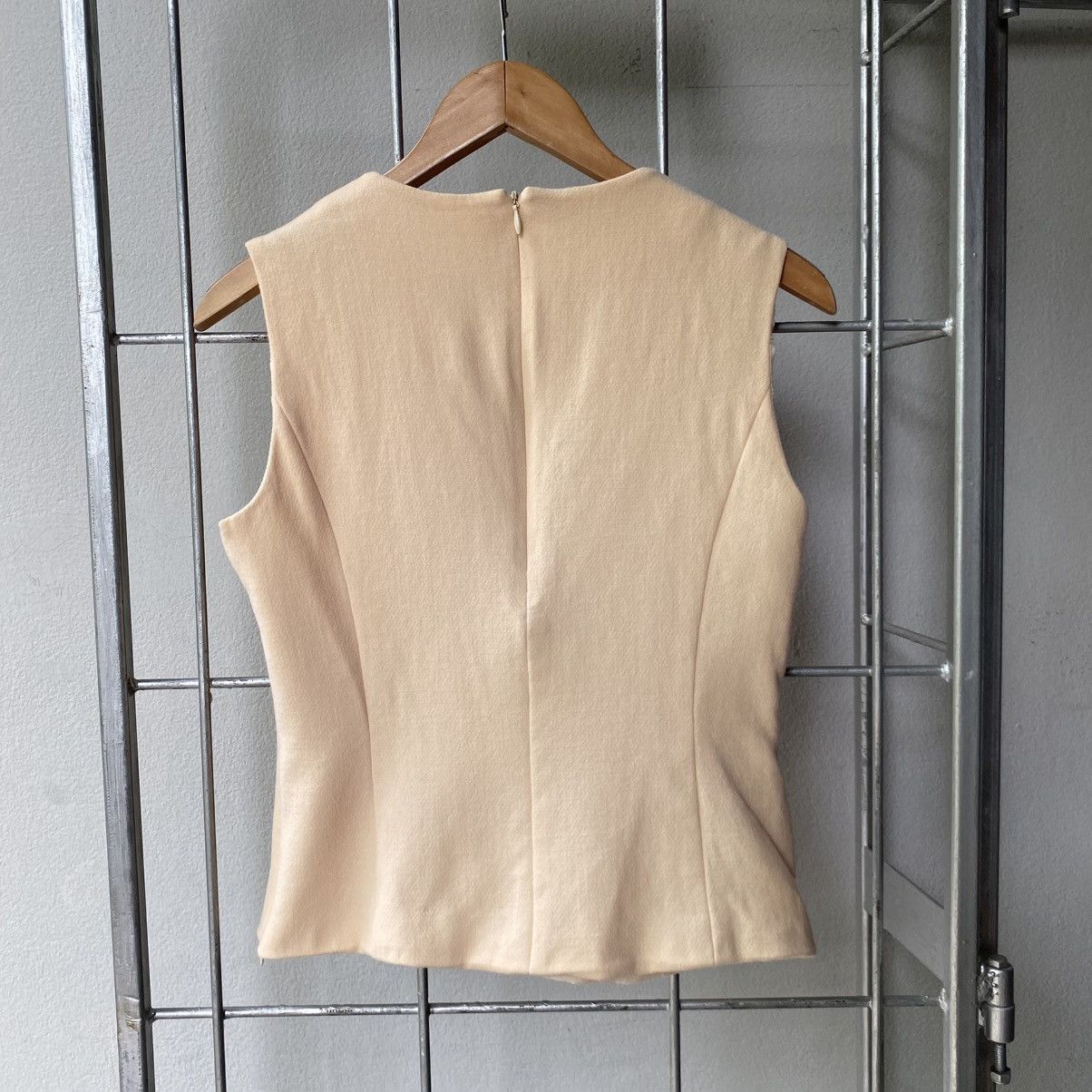 Pierre Cardin Pierre Cardin Beige Sleeveless Blouse Size S / US 4 / IT 40 - 6 Thumbnail