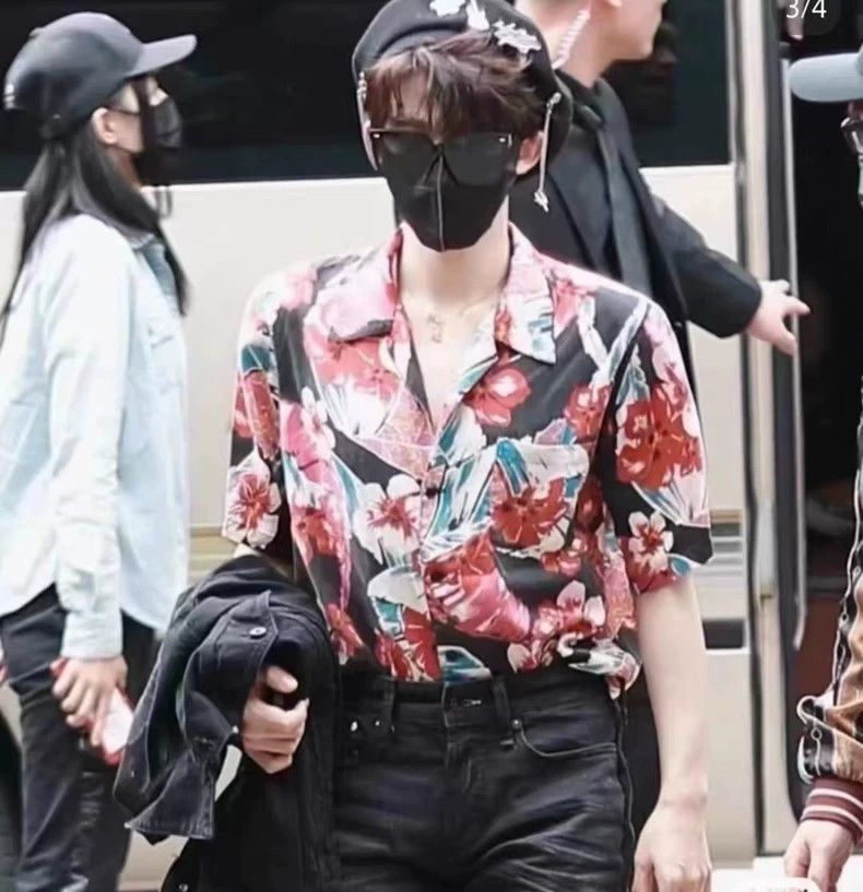 Saint Laurent Paris Saint Laurent Paris Tropical flower lyocell Hawaiian shirt Size S / US 4 / IT 40 - 8 Thumbnail