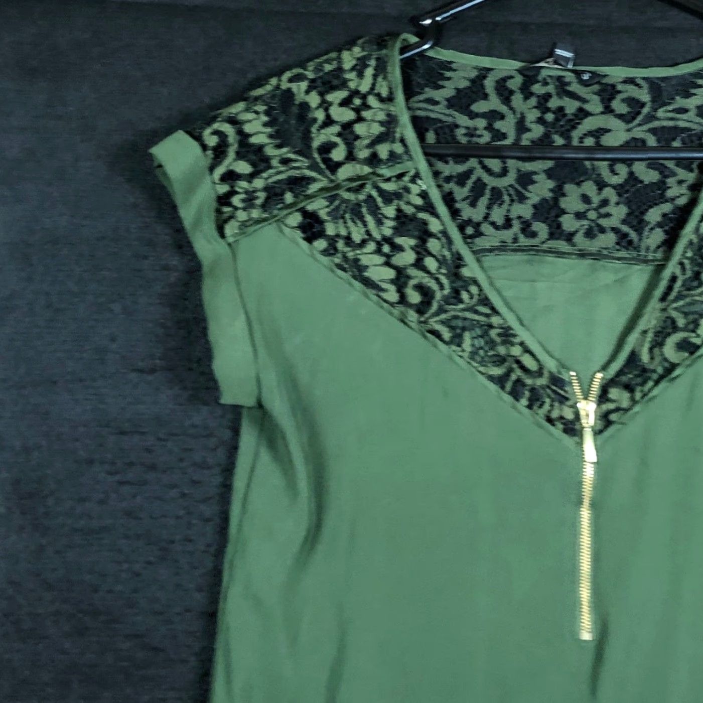 Express Express Blouse Womens V Neck Zipper Front Cap Sleeve Small Green Size S / US 4 / IT 40 - 4 Thumbnail