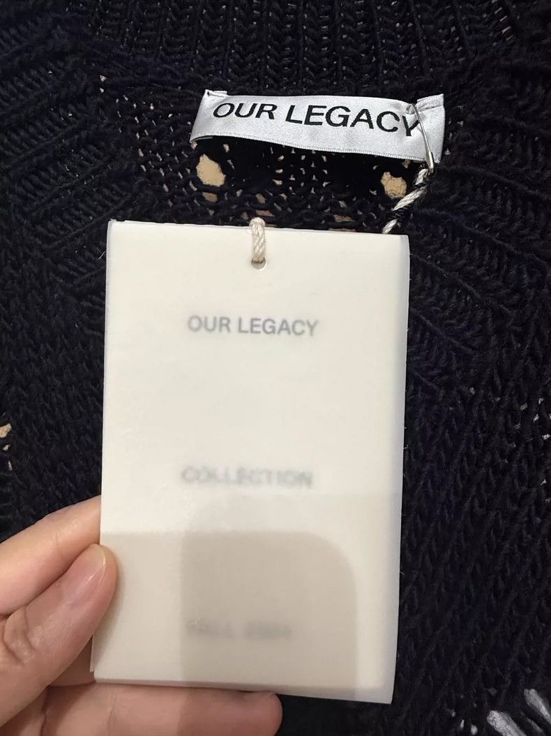 our legacySleeveless knitted vest 2505-Nextarrow
