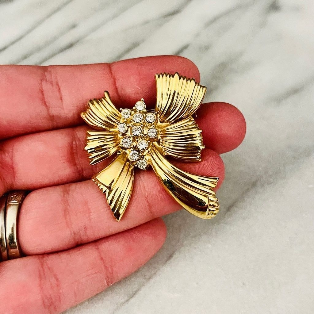 Vintage Vintage Roman Ribbon Bow Brooch Signed Clear Pave Gold Toned Size ONE SIZE - 4 Thumbnail