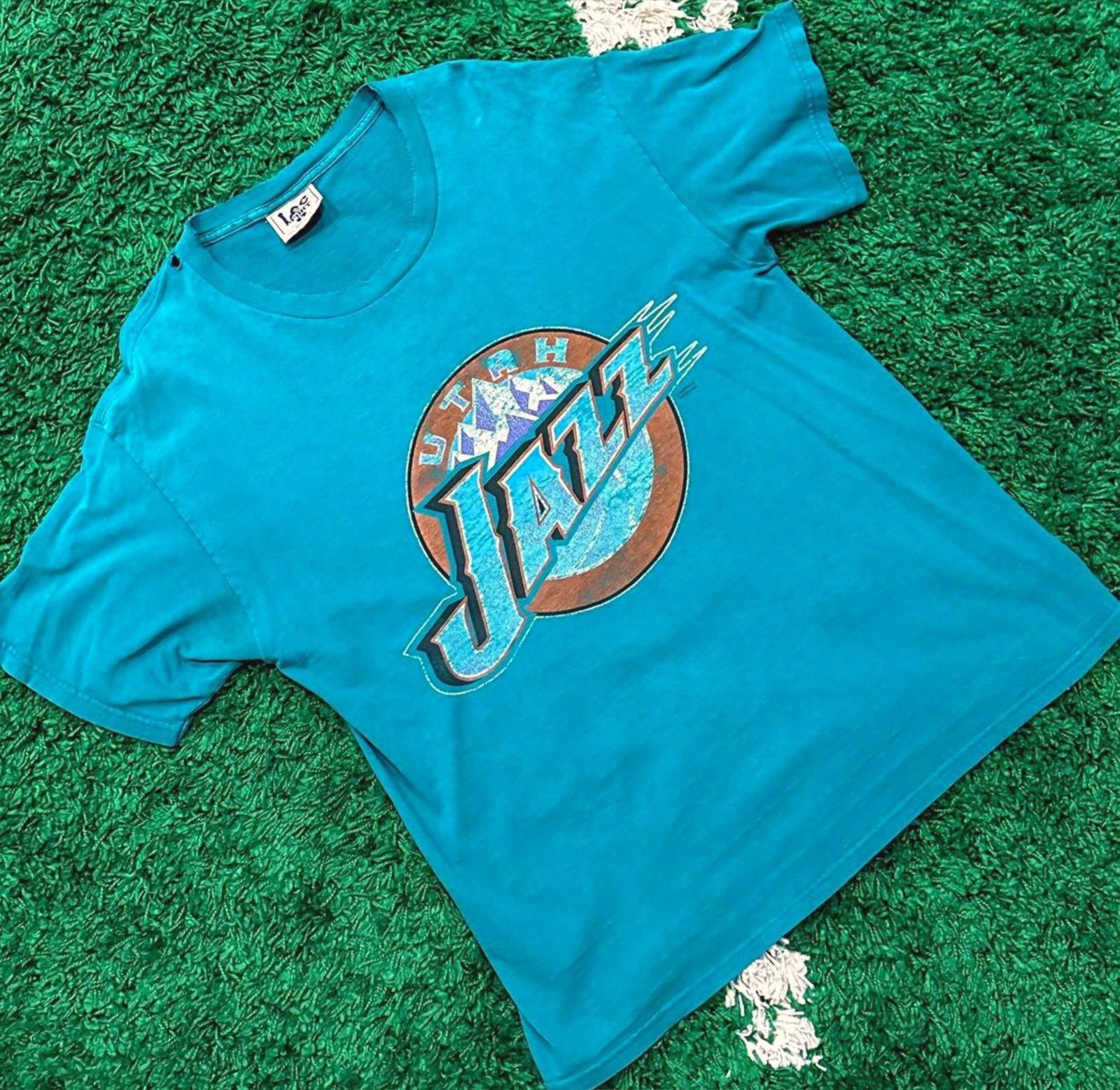 Vintage Vintage Utah Jazz Logo Tee Size Large Size US L / EU 52-54 / 3 - 1 Thumbnail