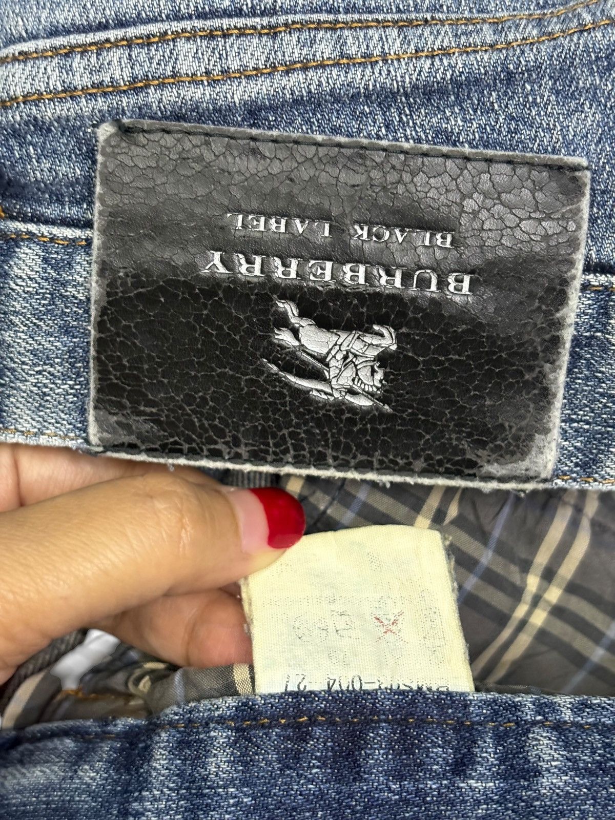 Burberry Vintage Burberry Button Fly Faded Wash Distressed Jeans Size US 30 / EU 46 - 10 Thumbnail
