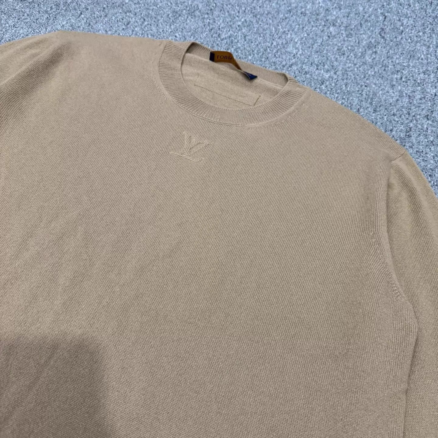 Louis Vuitton LV Khaki Raised Logo Long Sleeve Wool Knit Sweater XL Unused Size XL / US 12-14 / IT 48-50 - 3 Thumbnail