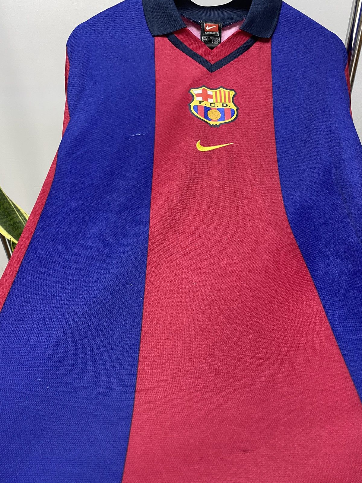 Vintage Vintage FC Barcelona 2000 2001 Home Soccer Jersey Size US XL / EU 56 / 4 - 12 Thumbnail