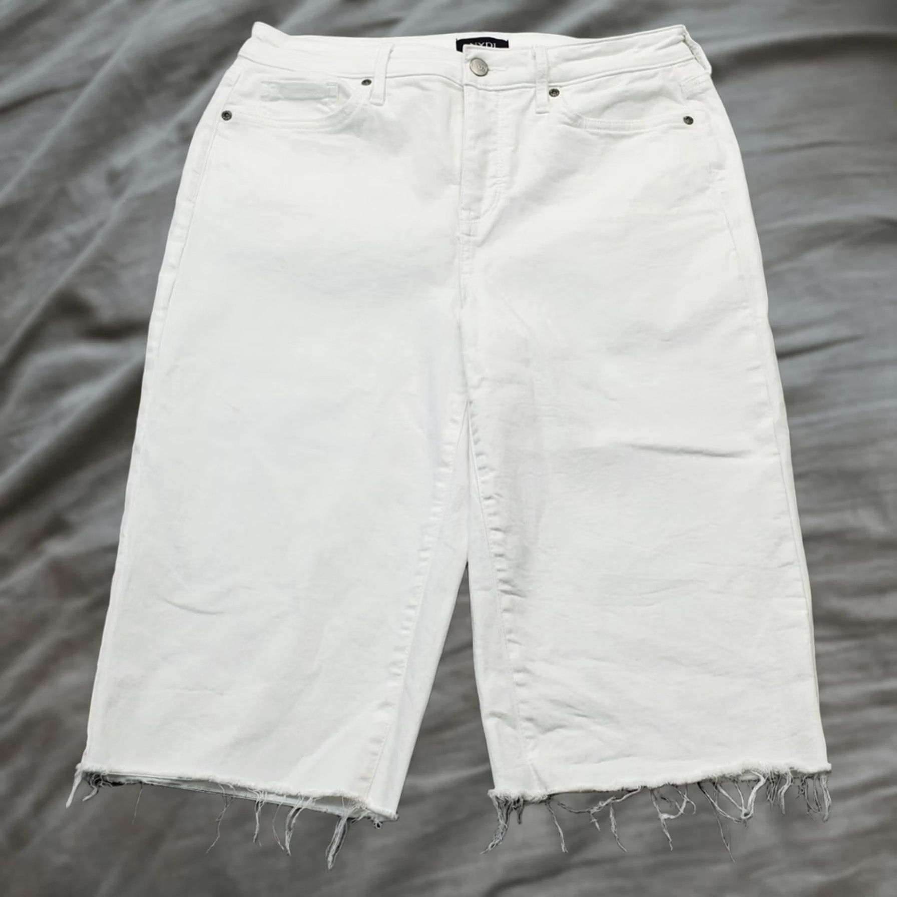 NYDJ NYDJ Chino Shorts Womens 10 White Denim Regular 5-Pocket Design Frayed Hem Size 32" / US 10 / IT 46 - 1 Thumbnail