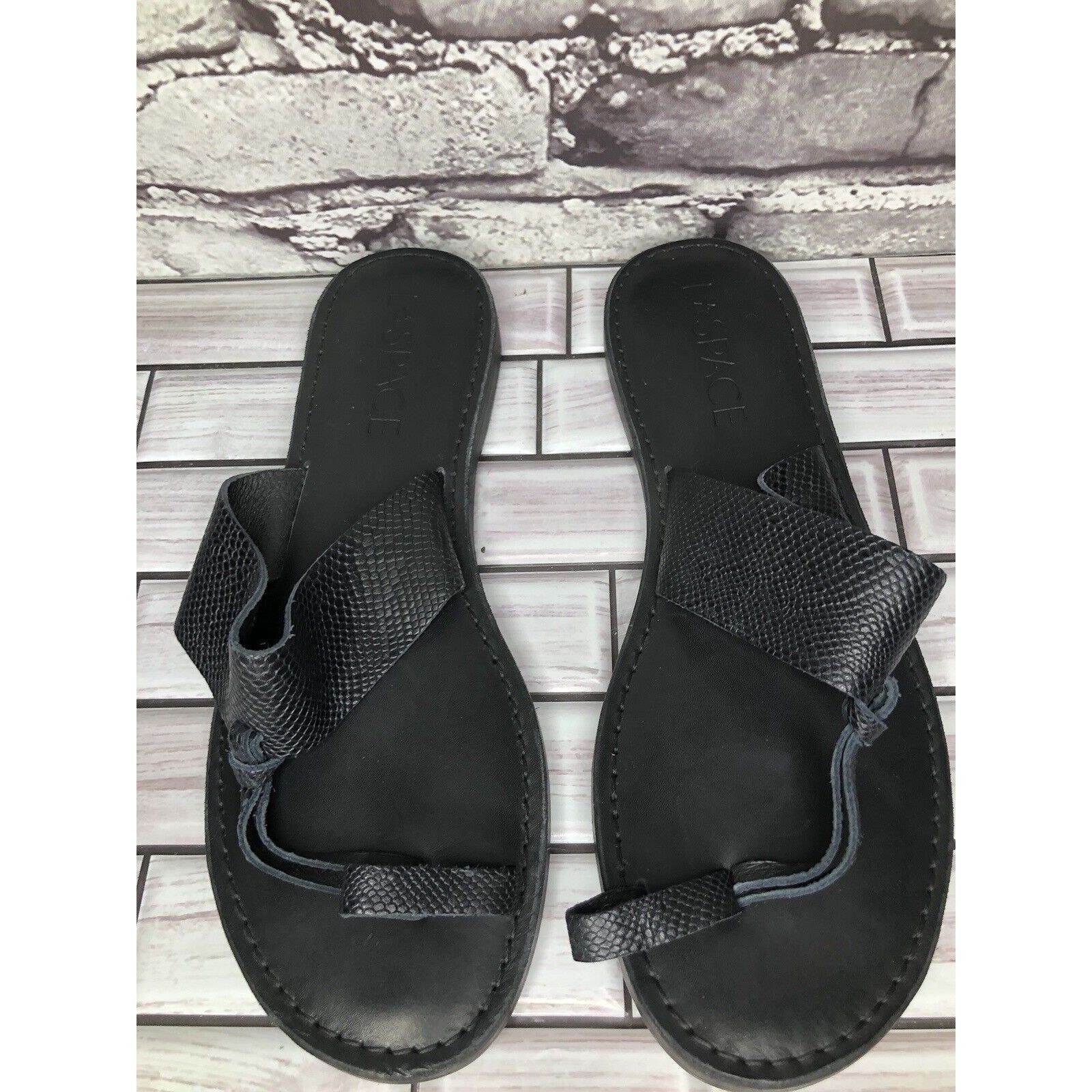Other L*Space Miramar Black Leather SnakeSkin Print Toe Post Sanda Size US 9 / IT 39 - 2 Thumbnail