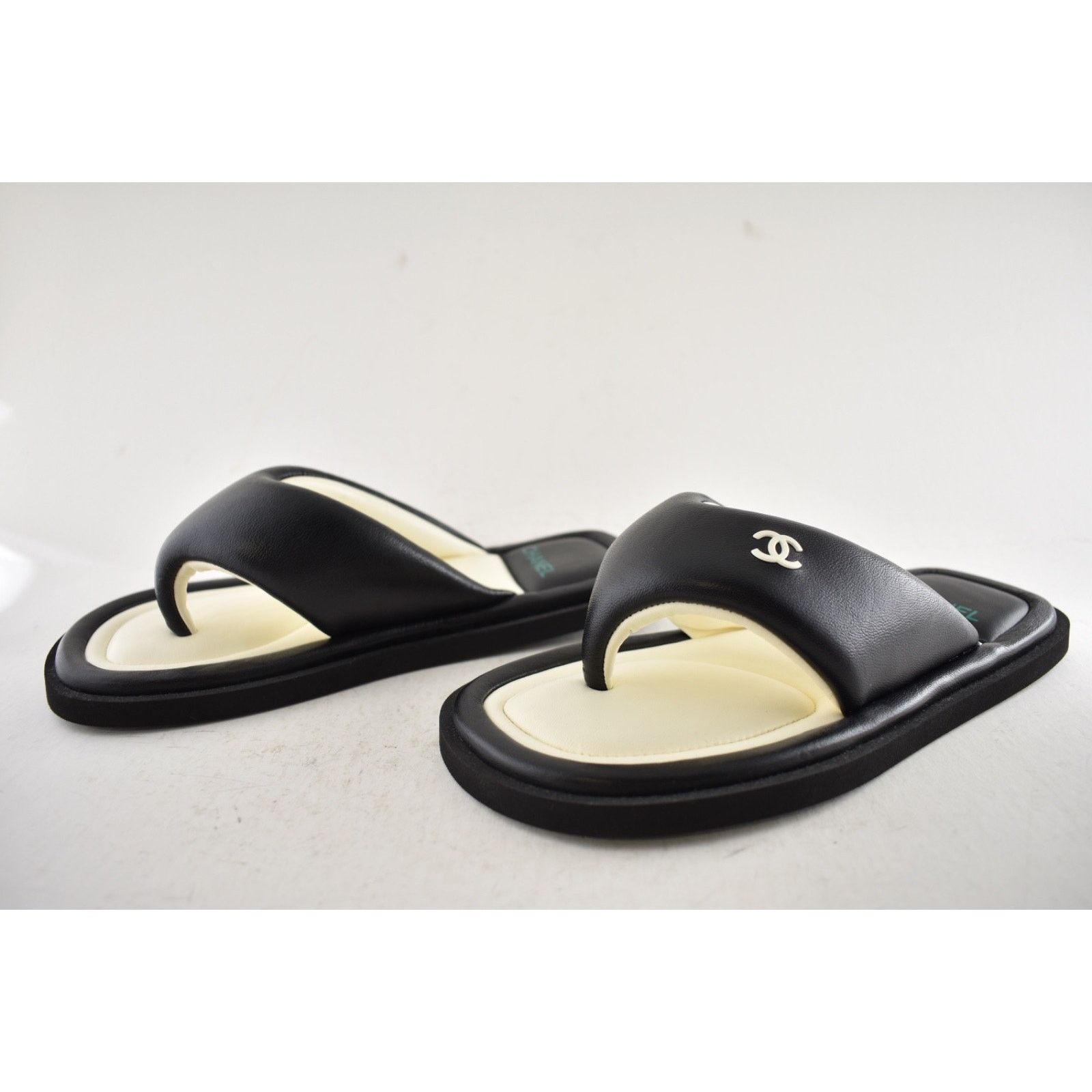 Chanel 22P Padded Pool Thong Logo Mule Slide Flat Sandal 36 Size US 6 / IT 36 - 12 Thumbnail