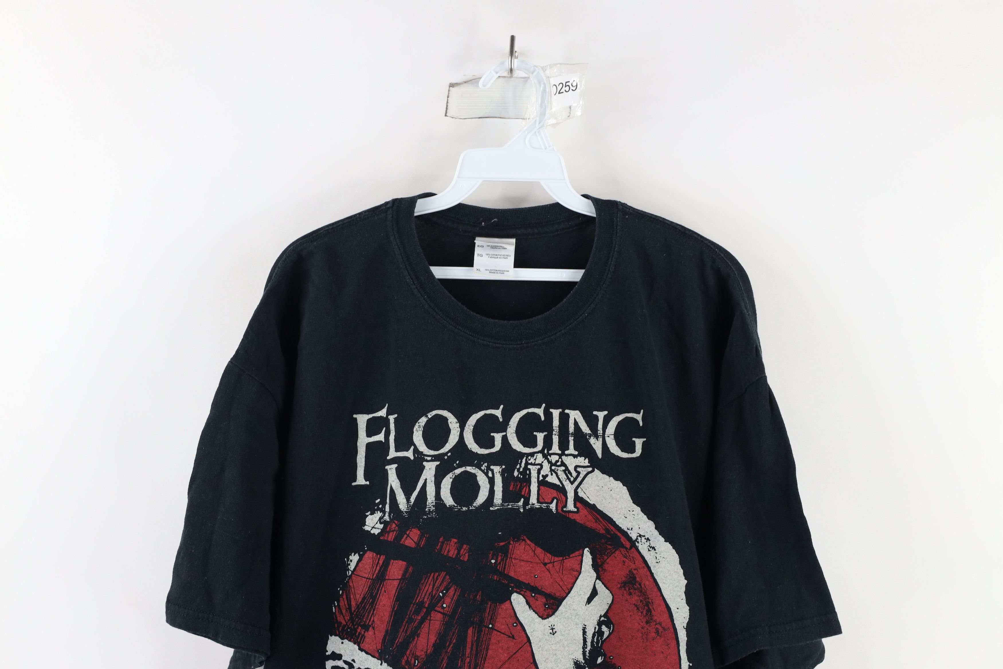 Vintage Vintage Y2K Spell Out Tour Flogging Molly Band T-Shirt Black Size US XL / EU 56 / 4 - 2 Thumbnail