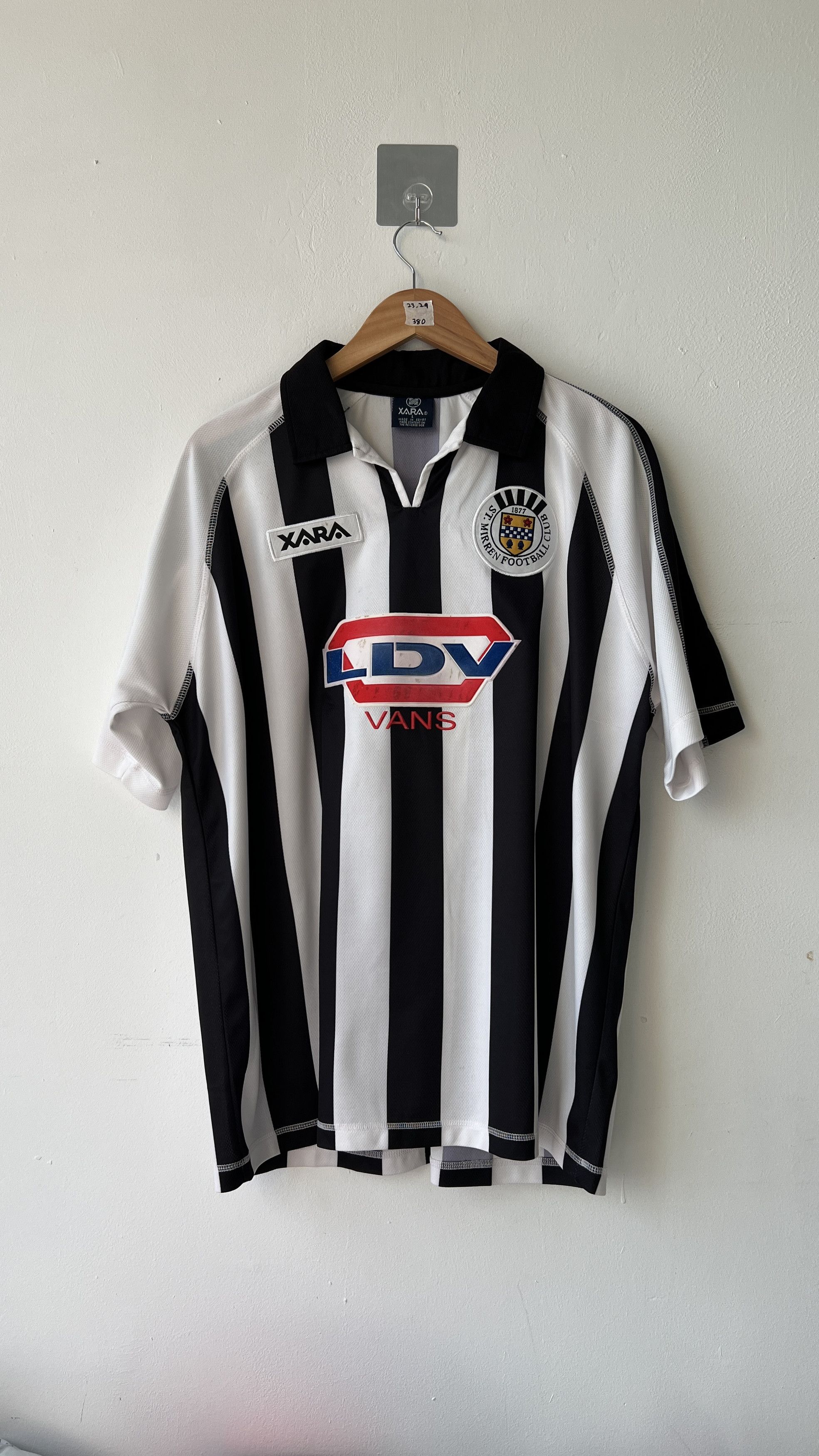 Other (L) St. Mirren 2000-01 Home Shirt Yardley #11 Kit (L) Size US L / EU 52-54 / 3 - 2 Thumbnail