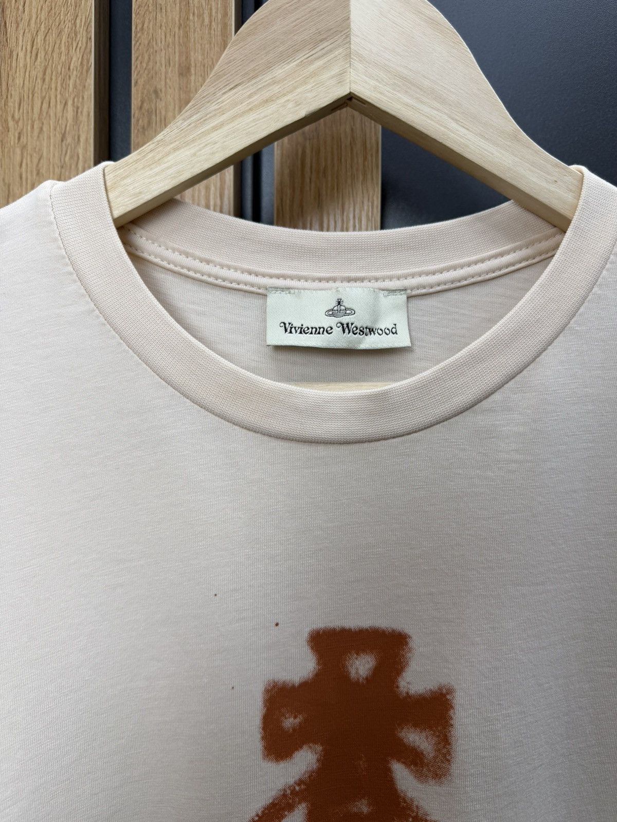 Vivienne Westwood Vivienne Westwood Orb Spray Logo T-Shirt Size M Size US M / EU 48-50 / 2 - 2 Thumbnail