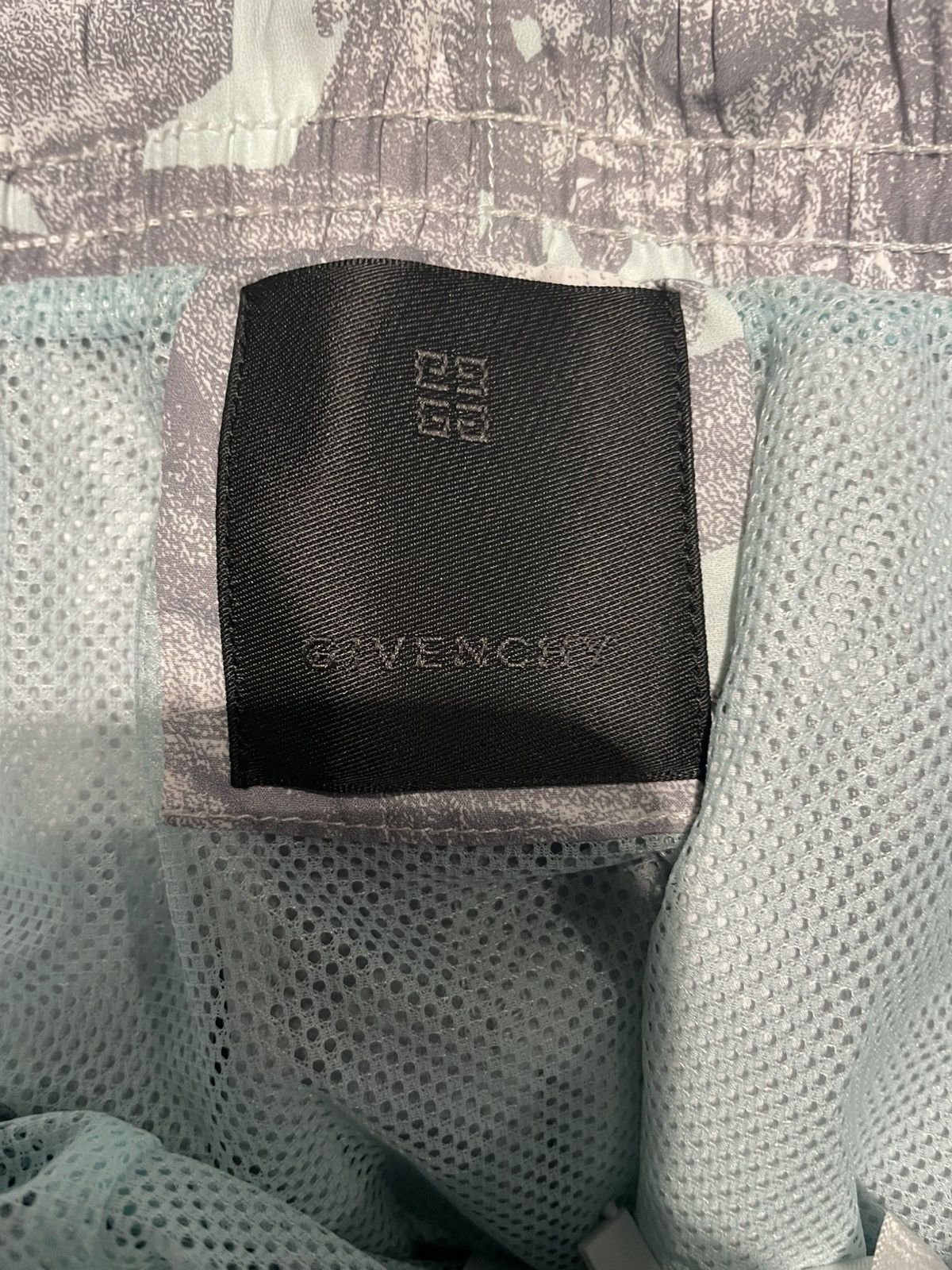 Givenchy Swim shorts with hubert objects print Size US 33 - 3 Thumbnail