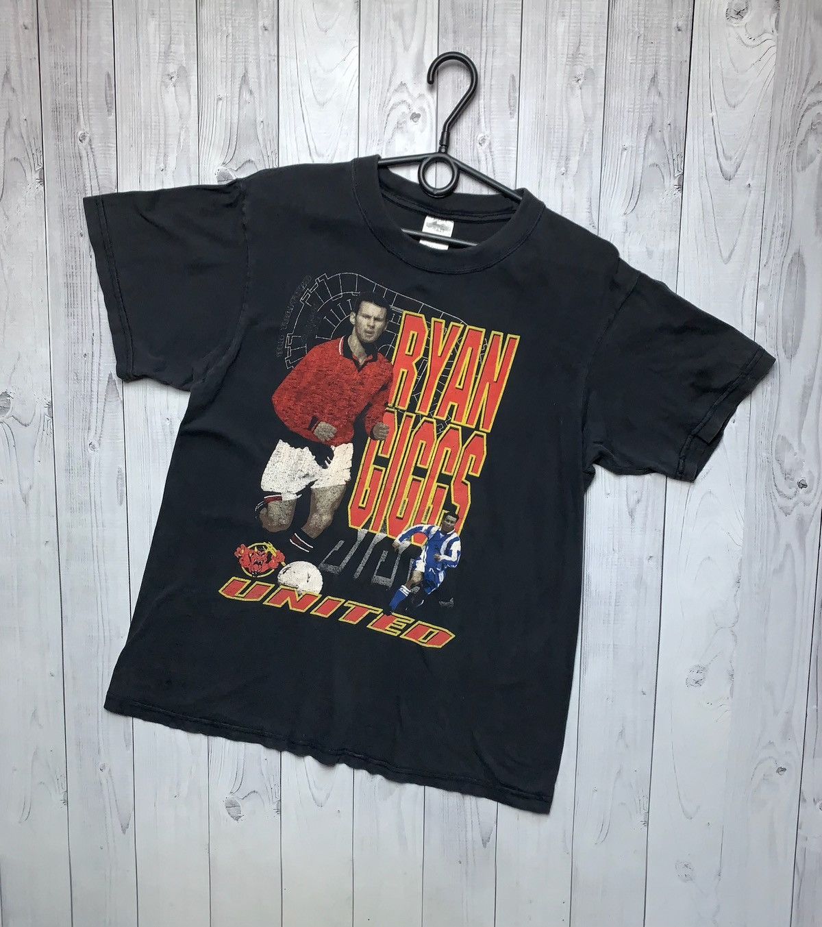 Vintage Vintage Manchester United 11 Giggs rare soccer tee Size US M / EU 48-50 / 2 - 1 Thumbnail