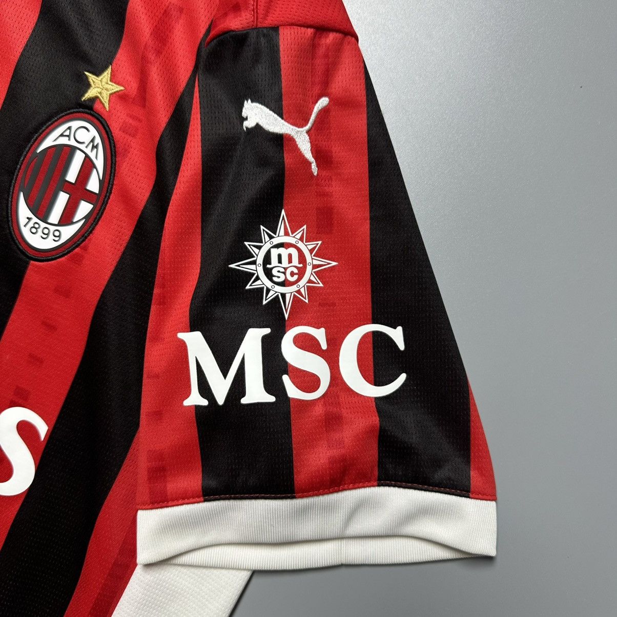 Puma AC MILAN PUMA 2024/2025 FOOTBALL HOME JERSEY #10 PULISIC Size US M / EU 48-50 / 2 - 5 Thumbnail