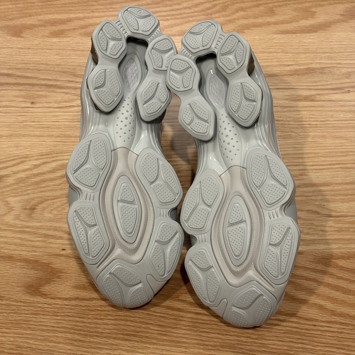 Asics × Kiko Kostadinov ASICS US6-S GEL-KINETIC FLUENT 1203A748 020 Glacier Grey Size US 8.5 / EU 41-42 - 6 Thumbnail