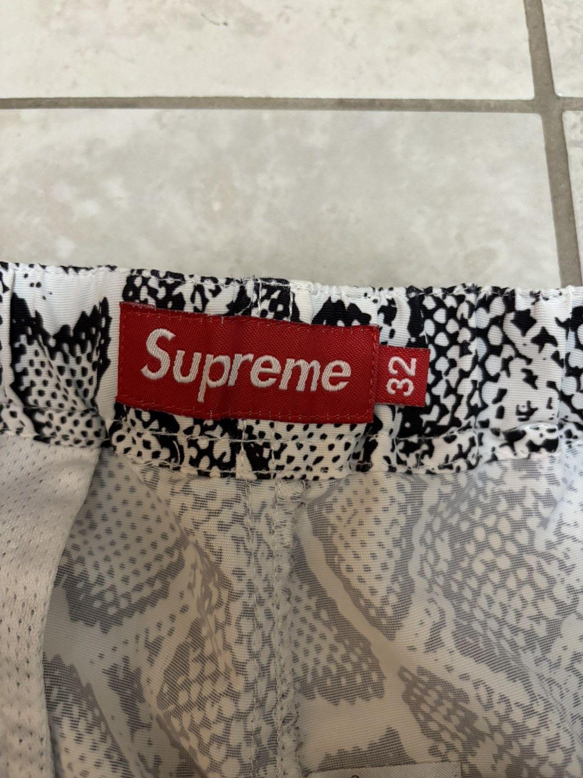 Supreme rare S/S 2012 Supreme Snakeskin Belted Shorts Size US 32 / EU 48 - 5 Thumbnail