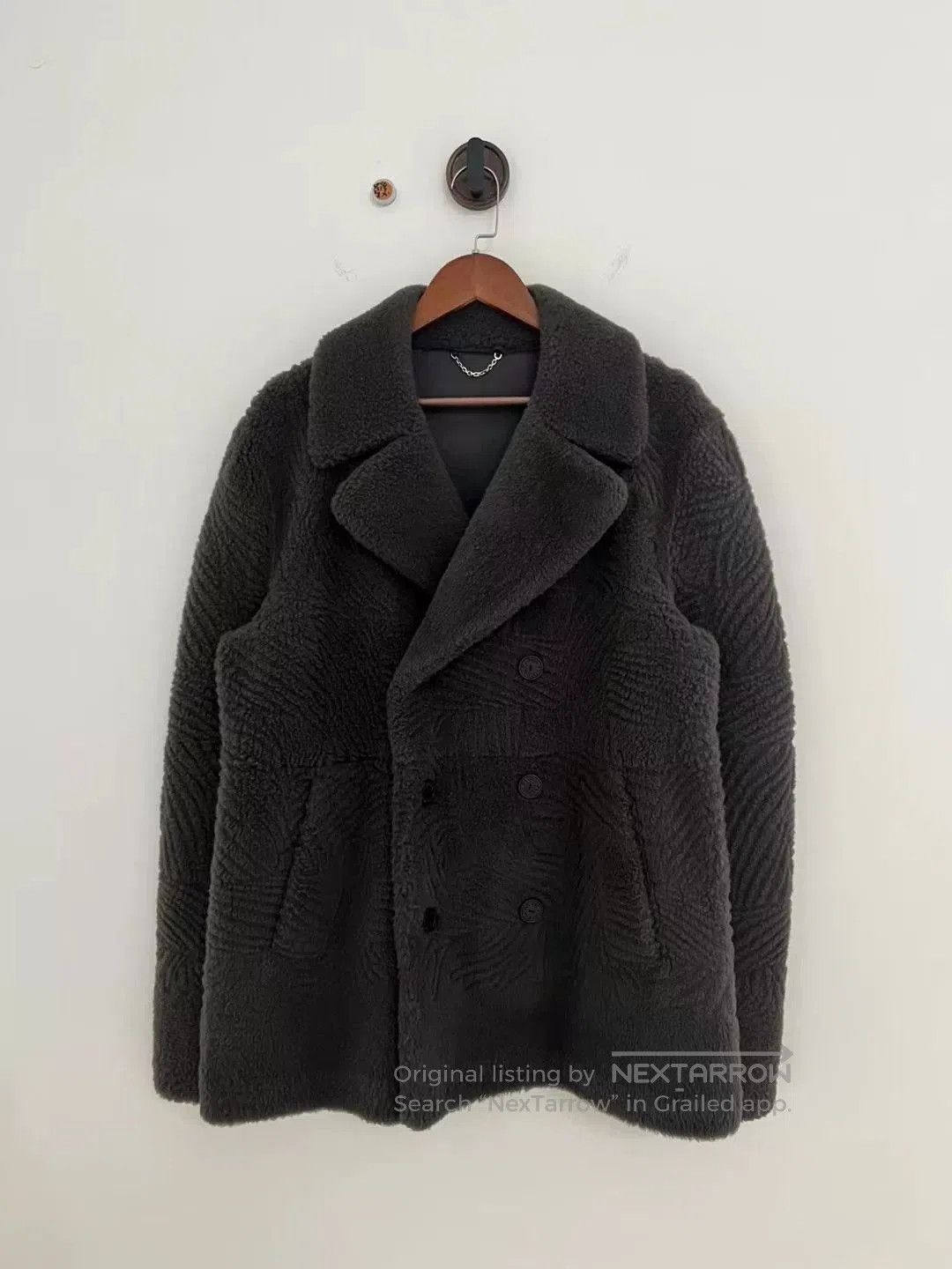 Louis Vuitton louis vuitton gray lambskin shearling coat. Size US L / EU 52-54 / 3 - 1 Thumbnail