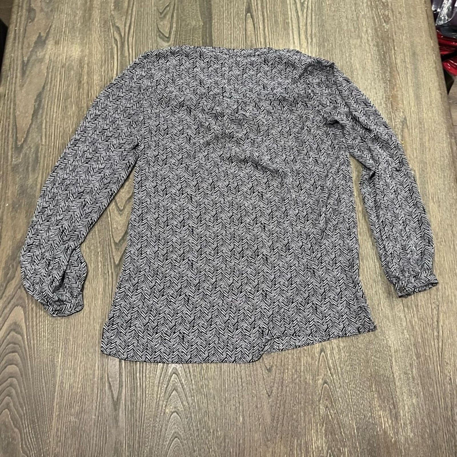 Laundry by Shelli Segal Laundry by Shelli Segal Blouse Long Sleeve V-Neck Printed XS Size XS / US 0-2 / IT 36-38 - 4 Thumbnail