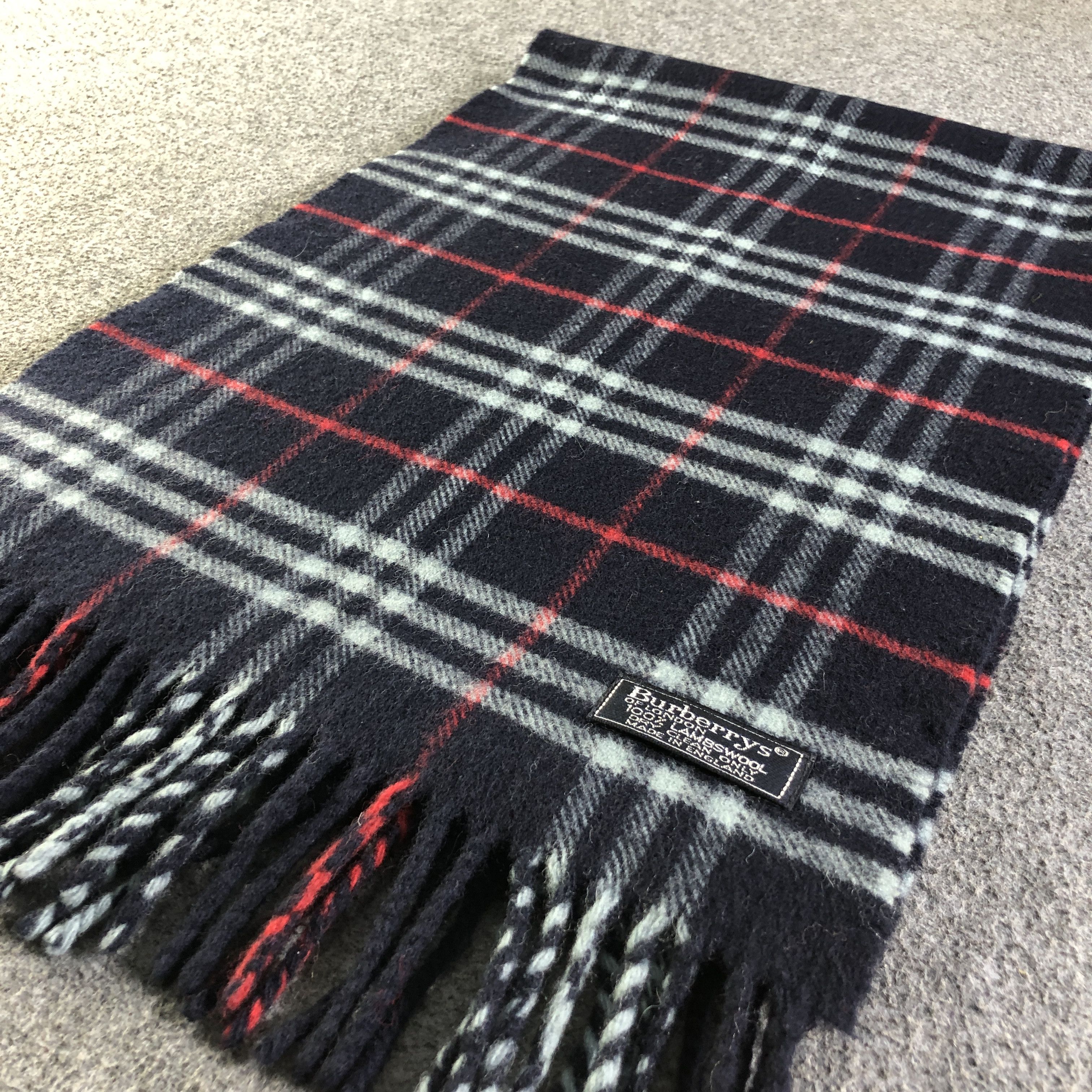 Burberry Burberrys Nova Check Wool Scarf Muffler V2646 Size ONE SIZE - 3 Thumbnail
