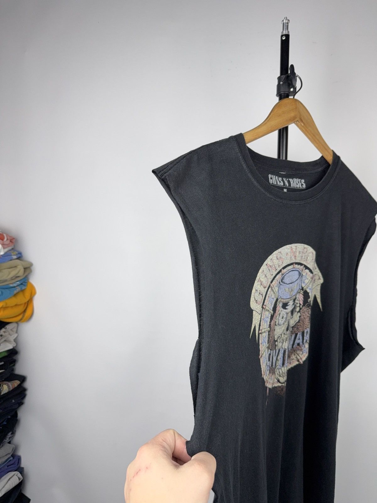 Guns N' Roses 2018 Guns N’ Roses Civil War Cut Off Sleeveless Tee M/L Size US L / EU 52-54 / 3 - 2 Thumbnail