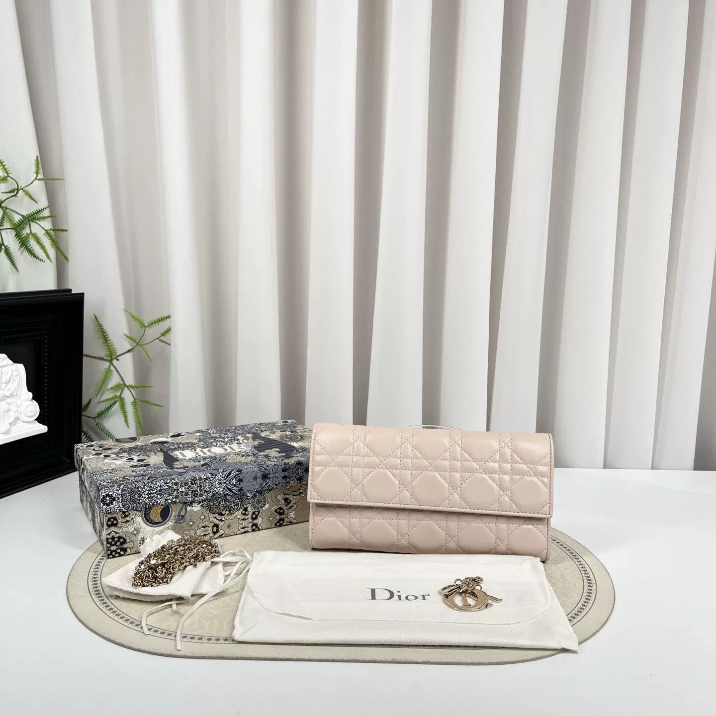 Dior Pre-loved Bag Very good condition Size ONE SIZE - 1 Thumbnail