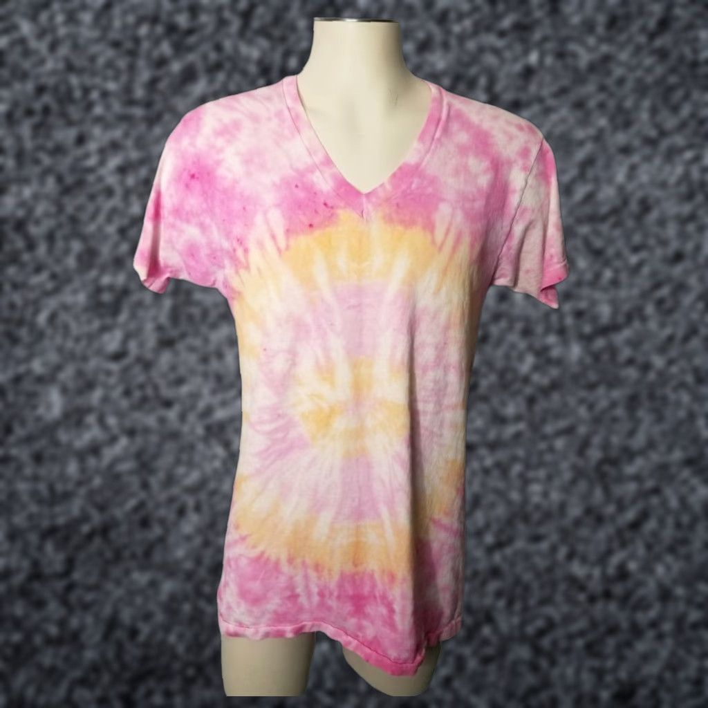Hanes VINTAGE Hanes T-Shirt Mens L V-Neck Tie Dye Short Sleeve 70s 80s Pink Cotton Regular Size L Mens Size US L / EU 52-54 / 3 - 1 Thumbnail
