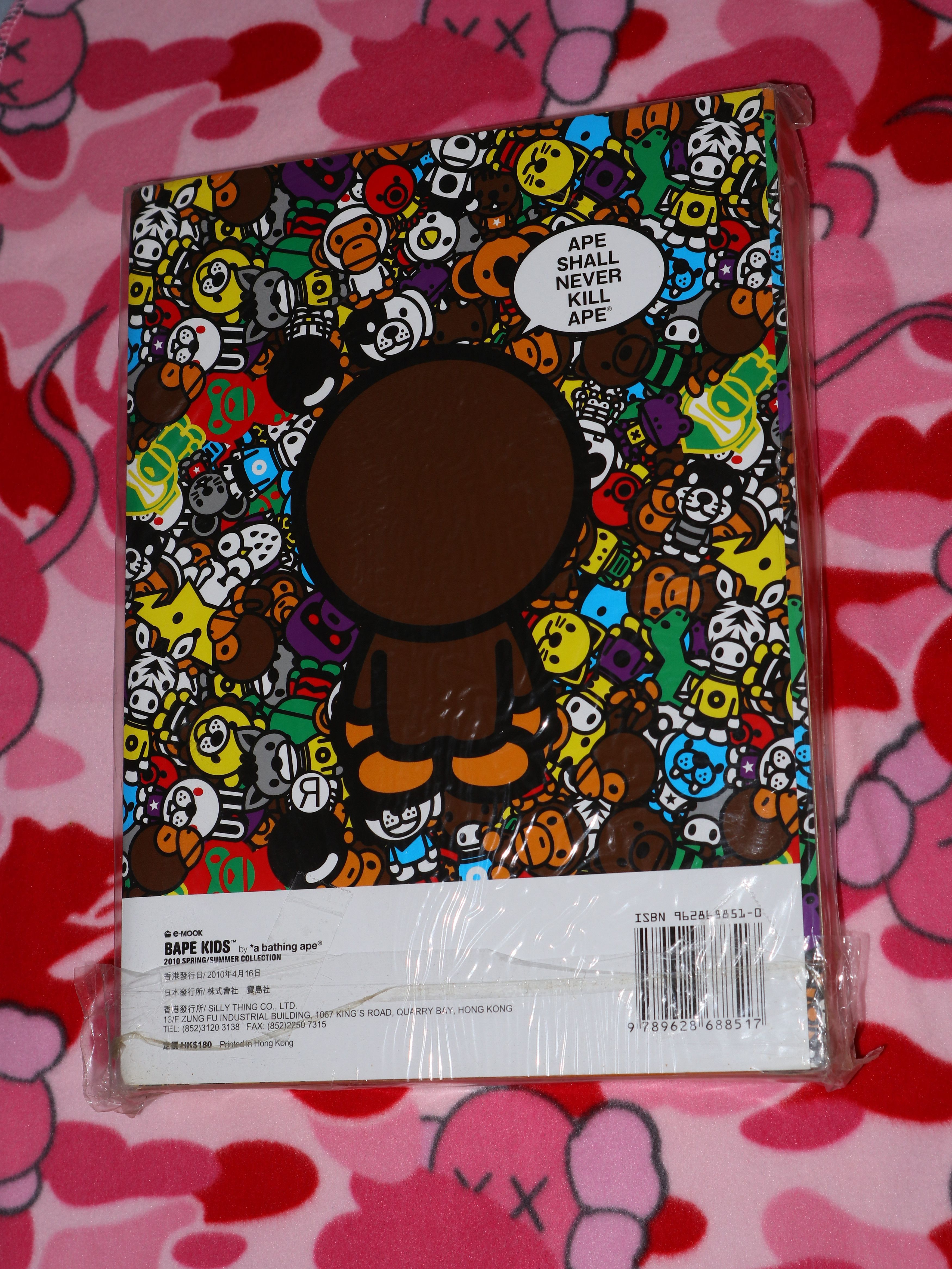 Bape Bape Kids 2 Bags with Spring Summer Collection Magazine 2010 Size ONE SIZE - 6 Thumbnail