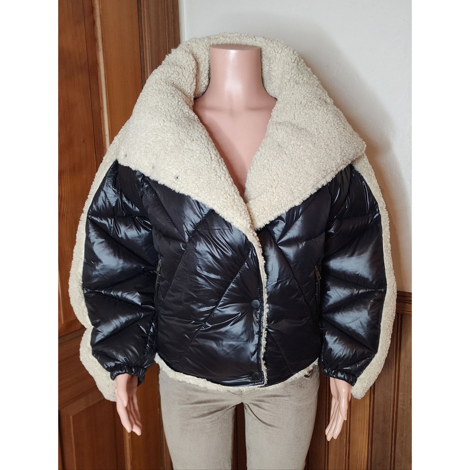 Heartloom NWT Heartloom Solas Black Puffer Jacket Sherpa Collar Medium Size M / US 6-8 / IT 42-44 - 2 Thumbnail