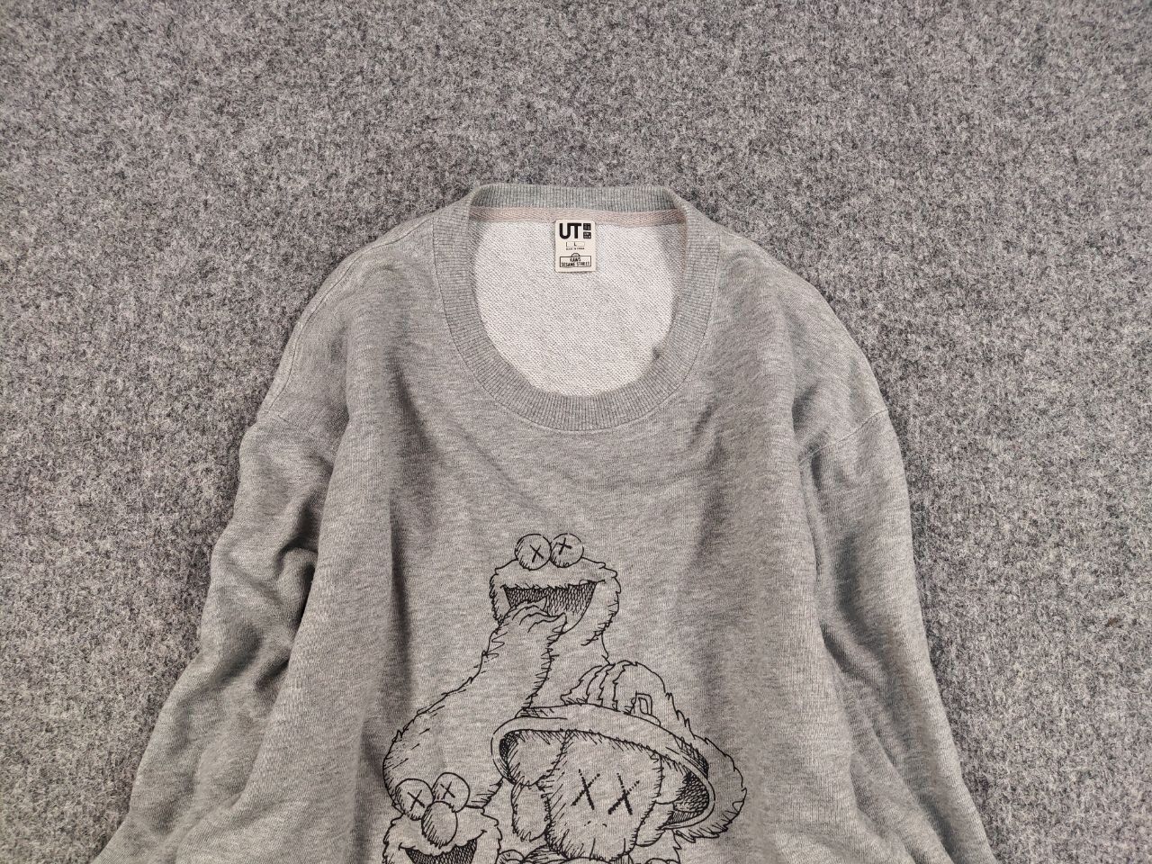 Uniqlo Uniqlo x Kaws Sesame Street Logo Gray Crew Chek Sweatshirt Size US L / EU 52-54 / 3 - 8 Thumbnail