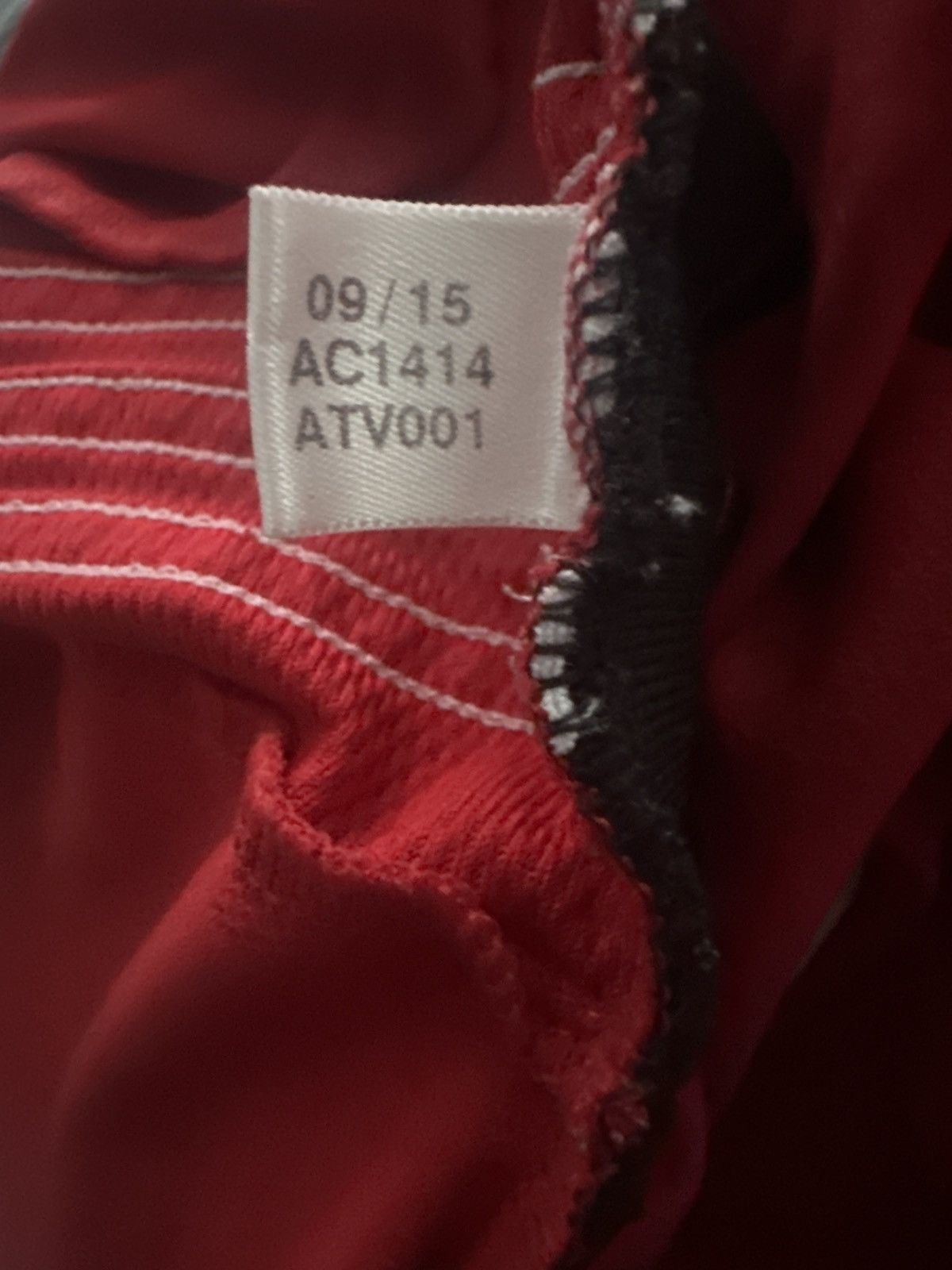 Adidas Manchester United 2015/16 kit Size US M / EU 48-50 / 2 - 6 Thumbnail