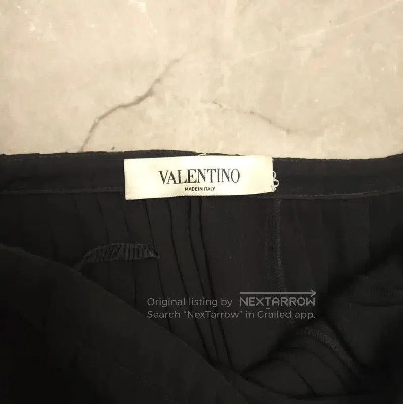 Valentino Valentino Black Pleated Silk Midi Skirt . Size 28" / US 6 / IT 42 - 7 Thumbnail