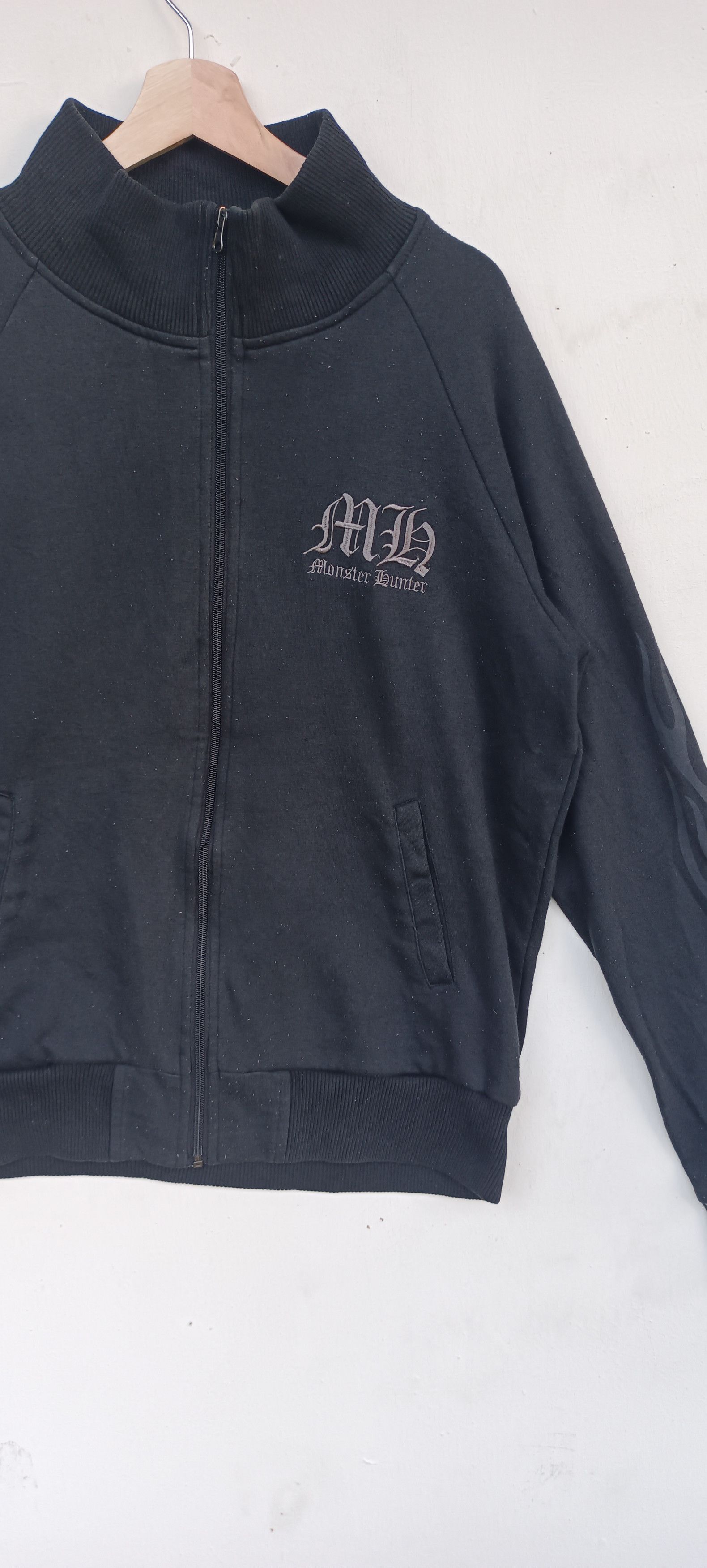 Anime Monster Hunter Big Logo Hoodie Zipper Jacket Big Size US XL / EU 56 / 4 - 5 Thumbnail