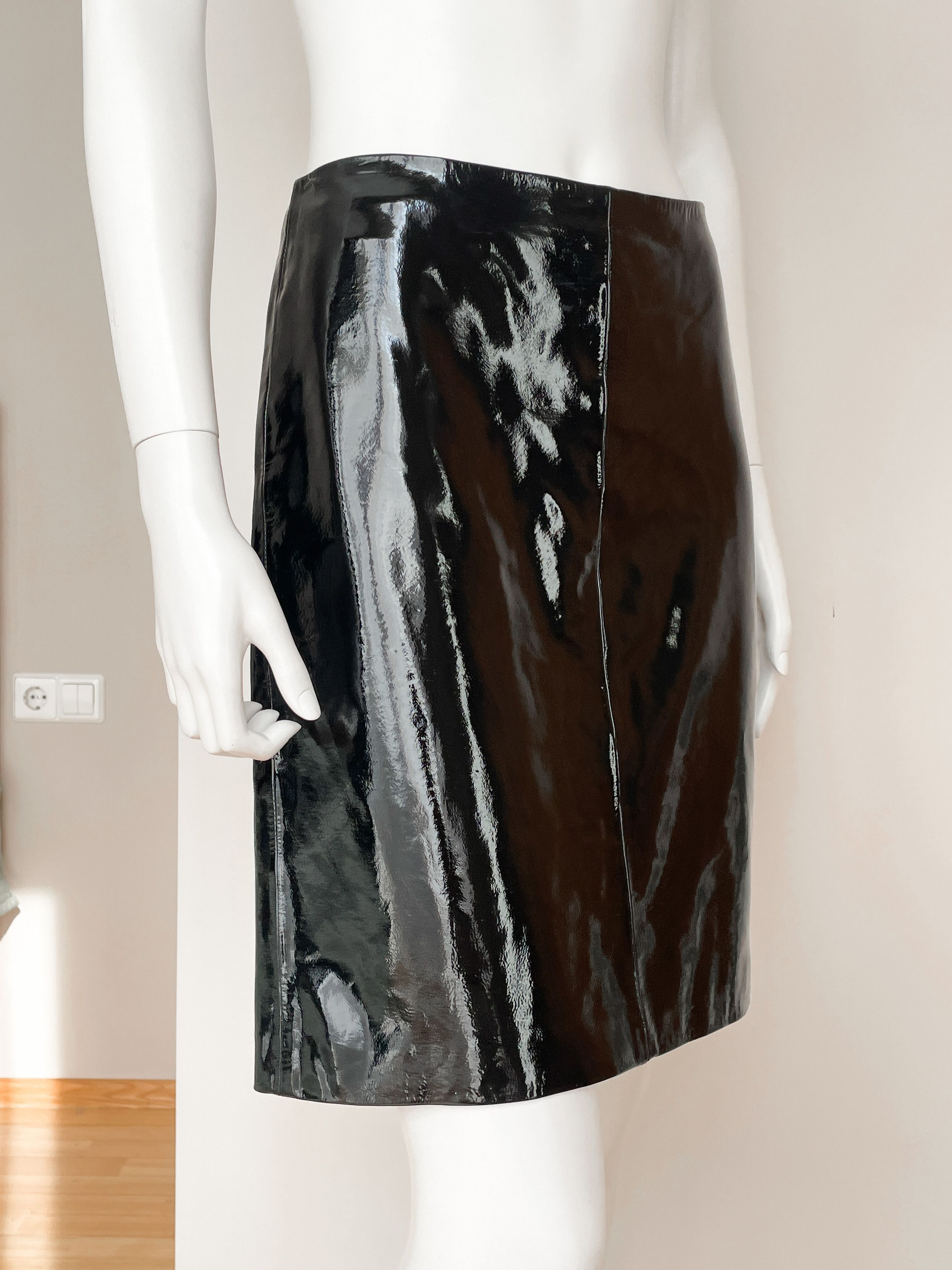 Versace SS 2001 runway black patent leather moto skirt Size 28" / US 6 / IT 42 - 3 Thumbnail