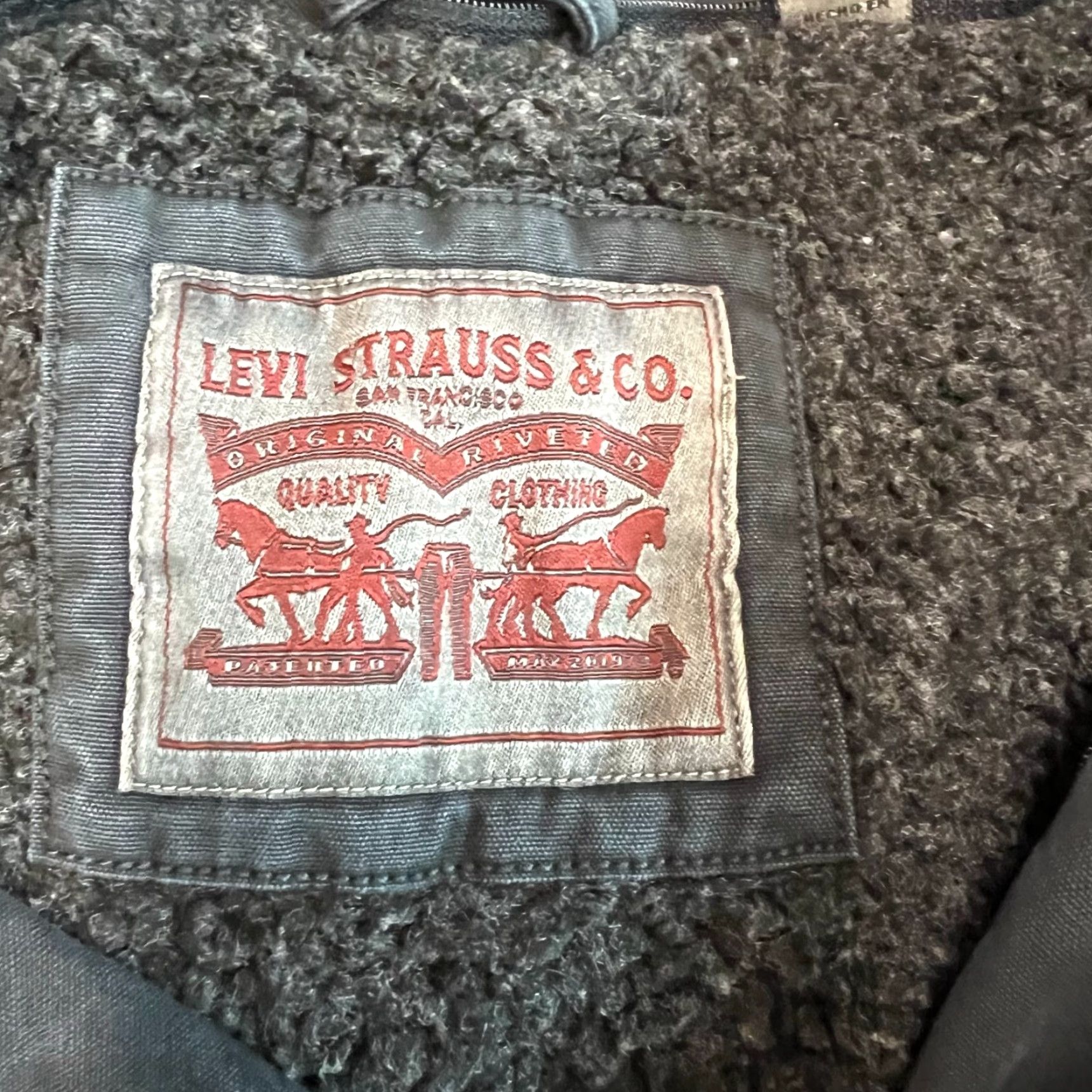 Levi's Levi's Trucker Jacket Denim Sherpa Lined Black Pockets Mens Size S Regular Fit Chest 42 in Mid-Length Size US S / EU 44-46 / 1 - 6 Thumbnail