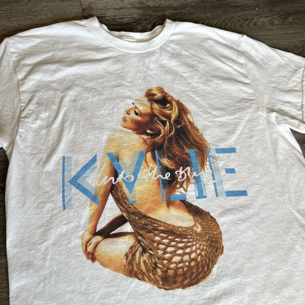 Band Tees Vintage 2014 Kylie Minogue Into the Blue Band Logo Tee Shirt Size US M / EU 48-50 / 2 - 2 Thumbnail