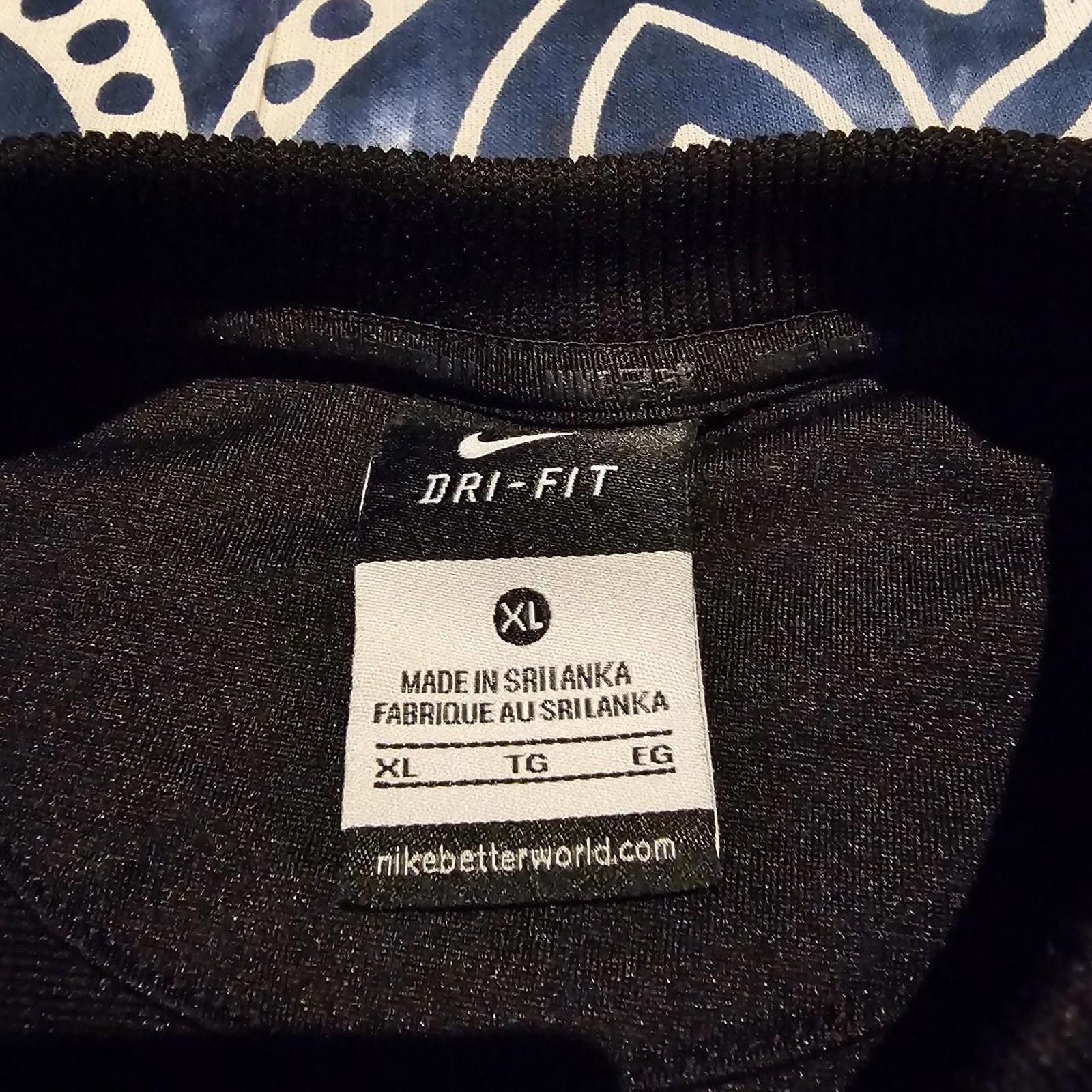 Nike Nike Dri Fit Kid's Black and White XL Gym Shirt Size US XL / EU 56 / 4 - 5 Thumbnail