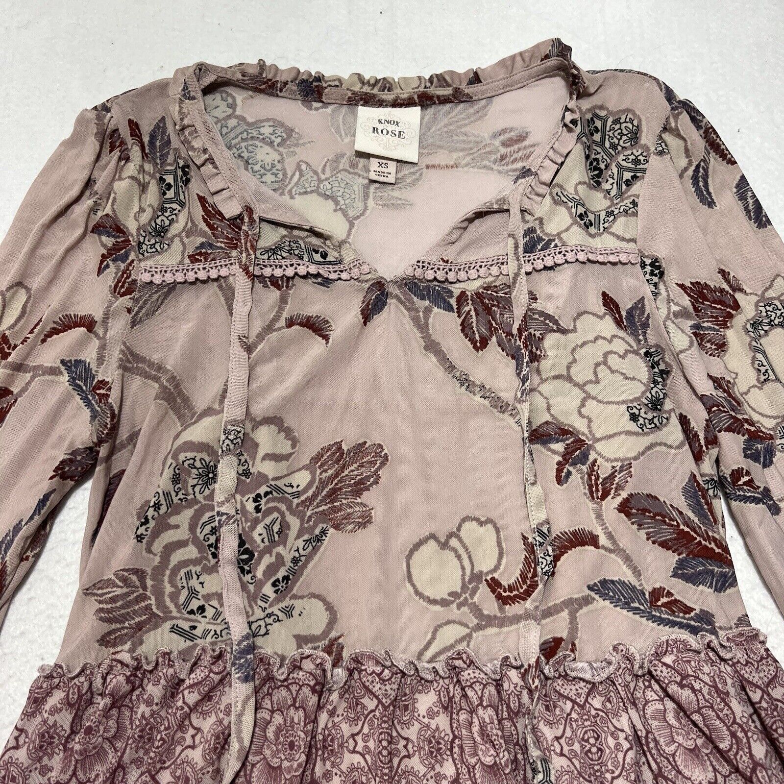 Target Basics Knox Rose XS Babydoll Blouse Bell Sleeve Floral Top Size XS / US 0-2 / IT 36-38 - 2 Thumbnail