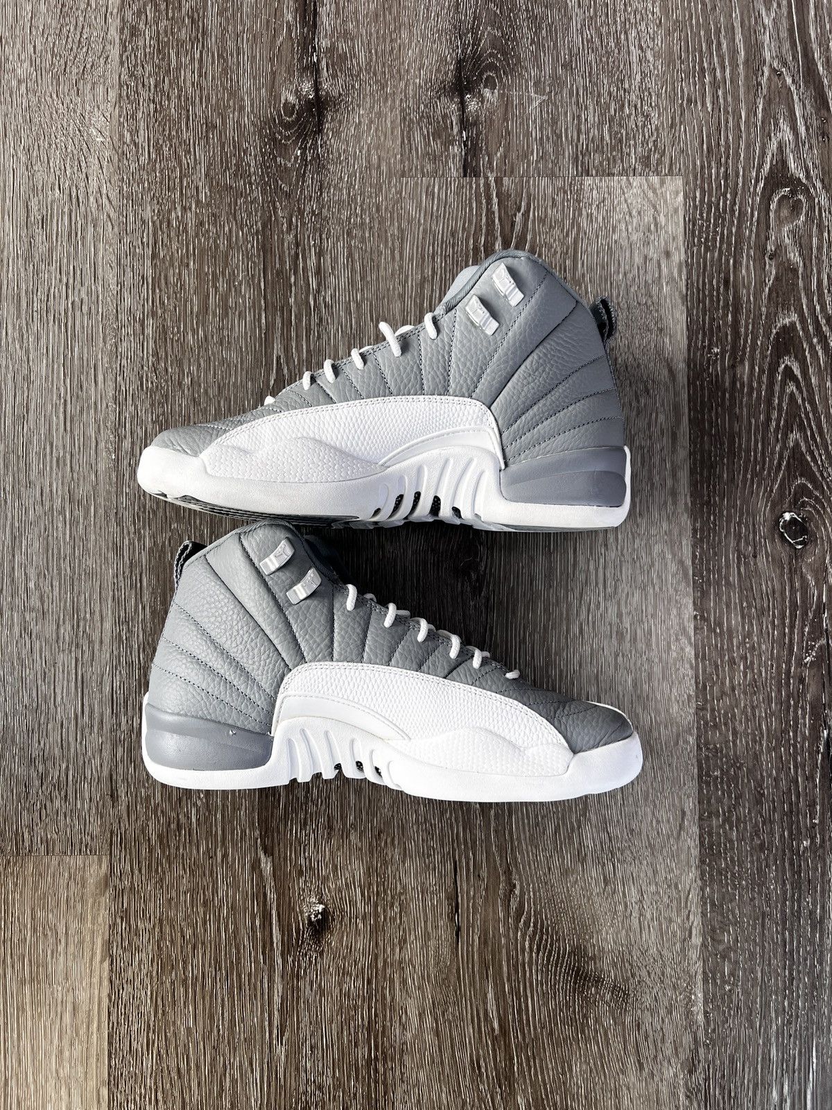 Jordan Brand Air Jordan 12 Retro “Stealth” (GS) **PRE-OWNED** Size US 7 / EU 40 - 2 Thumbnail