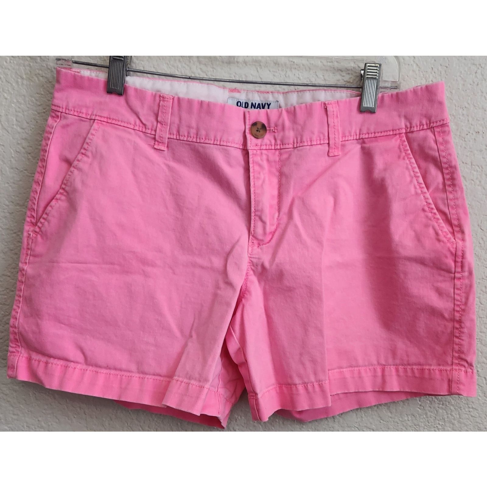 Old Navy Old Navy Pink Flat Front Chino Shorts 6 Lightweight Soft Size 28" / US 6 / IT 42 - 1 Thumbnail