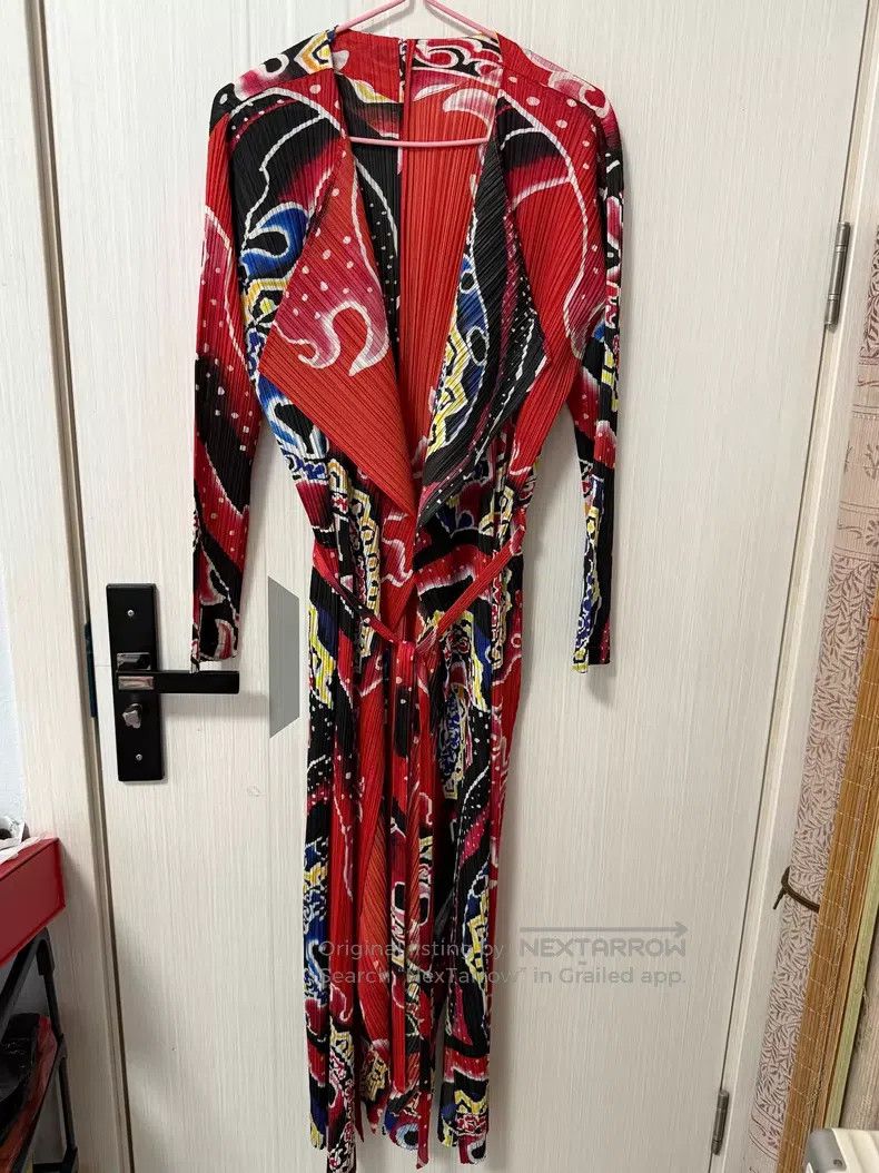 Issey Miyake Issey Miyake Red Facial Makeup Long Coat Size L / US 10 / IT 46 - 1 Thumbnail