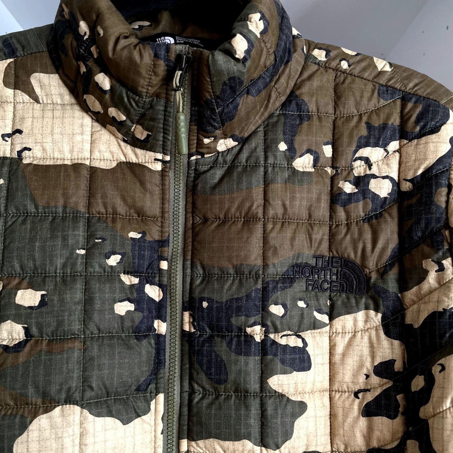 The North Face VINTAGE? No, it's not vintage. The North Face ThermoBall Trekker Jacket Woodchip Camo Size S Customized Size US S / EU 44-46 / 1 - 3 Thumbnail
