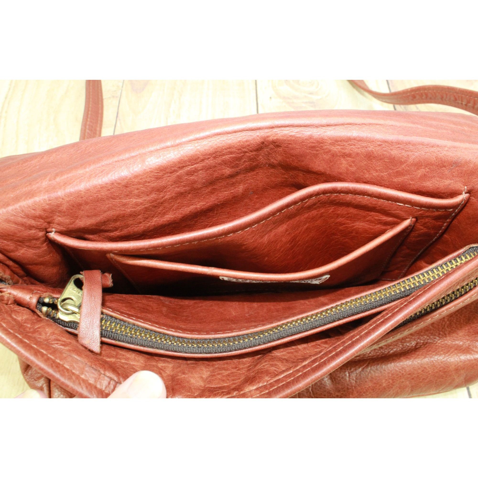 Other Beggar’s Pouch Leather Women's Leather Flap Shoulder Bag Size ONE SIZE - 7 Thumbnail