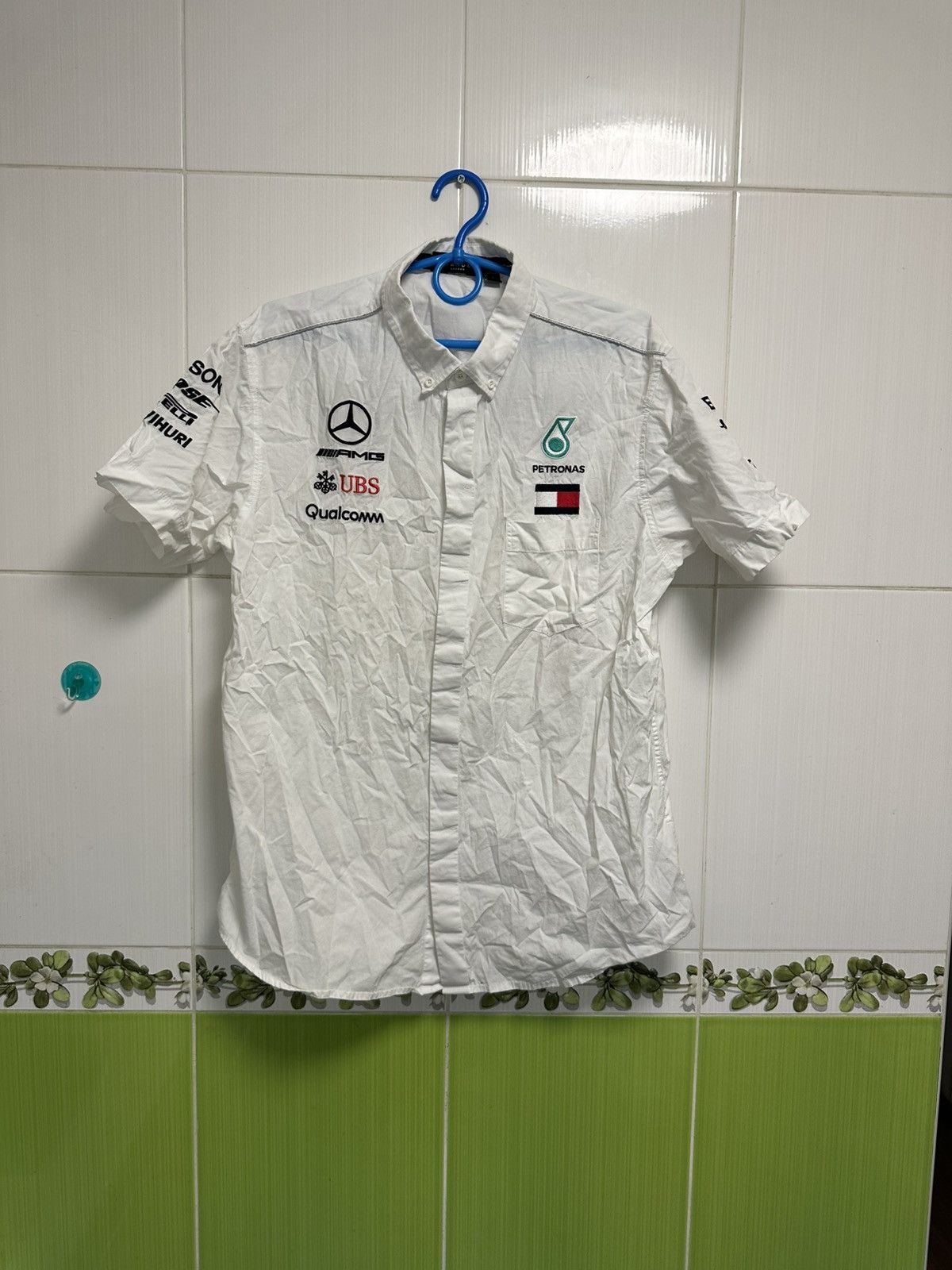 Formula 1 × Mercedes-Benz Mercedes AMG Petronas Tommy Hilfiger Racing short shirts Size US XL / EU 56 / 4 - 1 Thumbnail