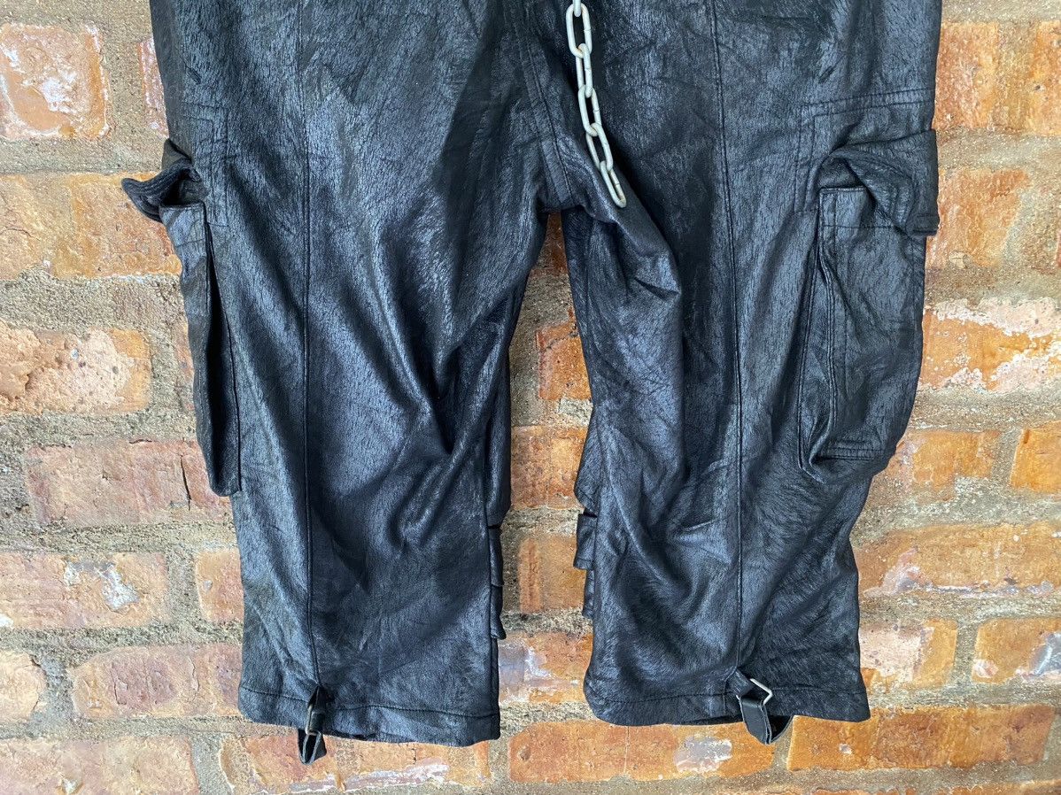Tornado Mart 2000s Tornado Mart Bondage Textured Gas Mask Cargo Shorts Size US 31 - 18 Thumbnail