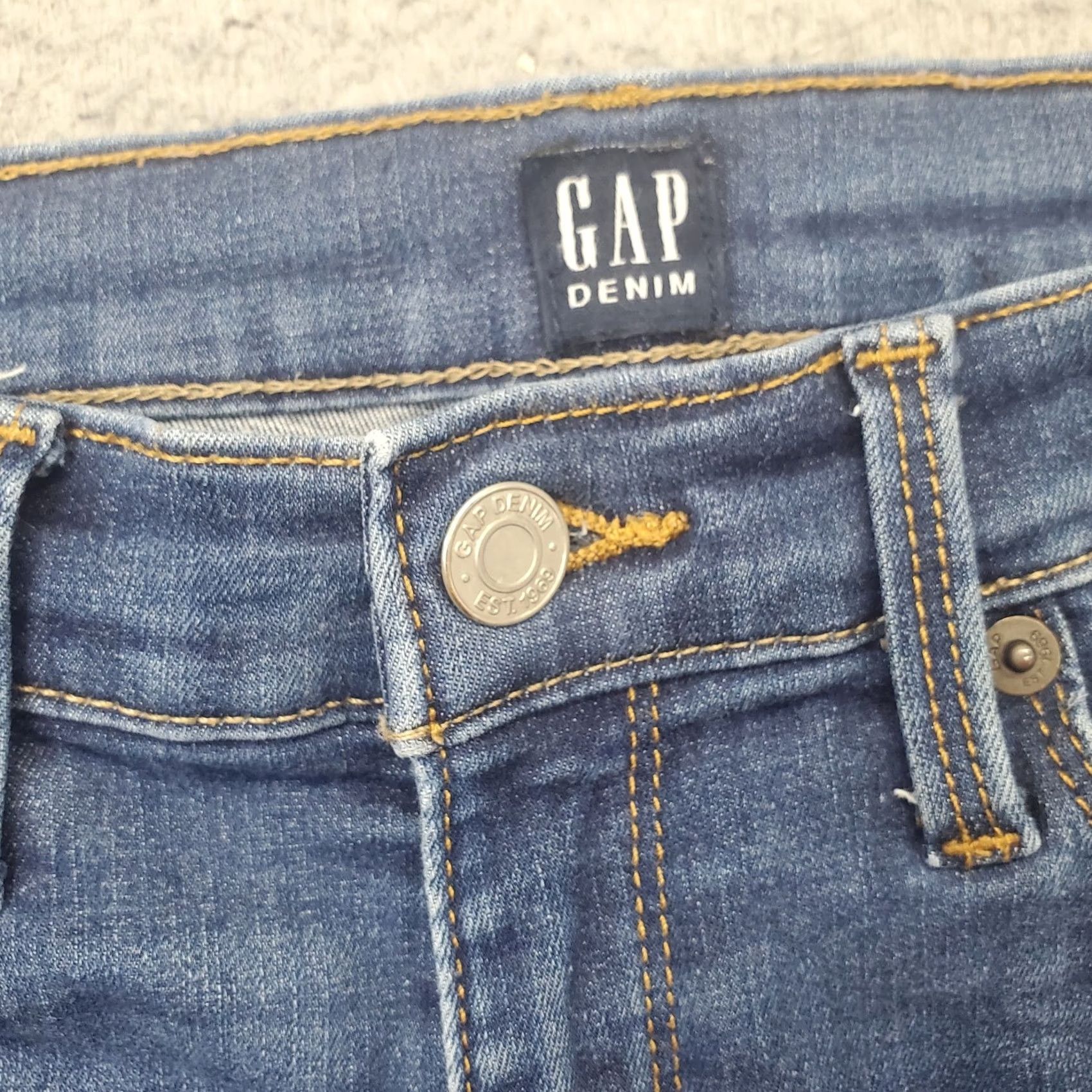 Gap Gap Jeans Womens 26 Blue Denim Stretch Skinny Medium Wash 5-Pocket Regular Waist 28 Inseam Mens? Womens? Size 26" / US 2 / IT 38 - 7 Thumbnail