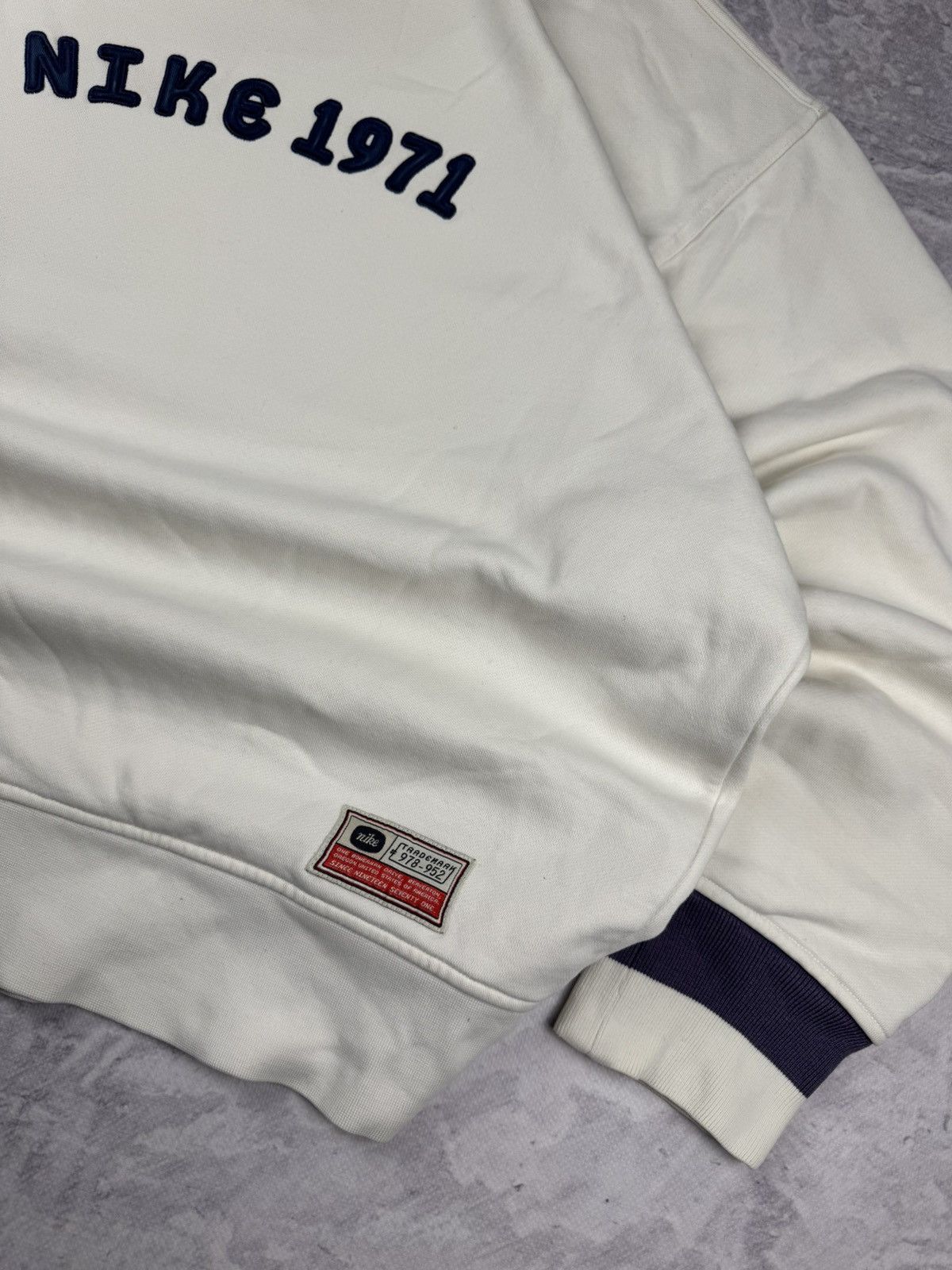 Nike × Vintage NIKE VINTAGE CENTER LOGO OVERSIZE BOXY SWEATSHIRT Size US XL / EU 56 / 4 - 2 Thumbnail