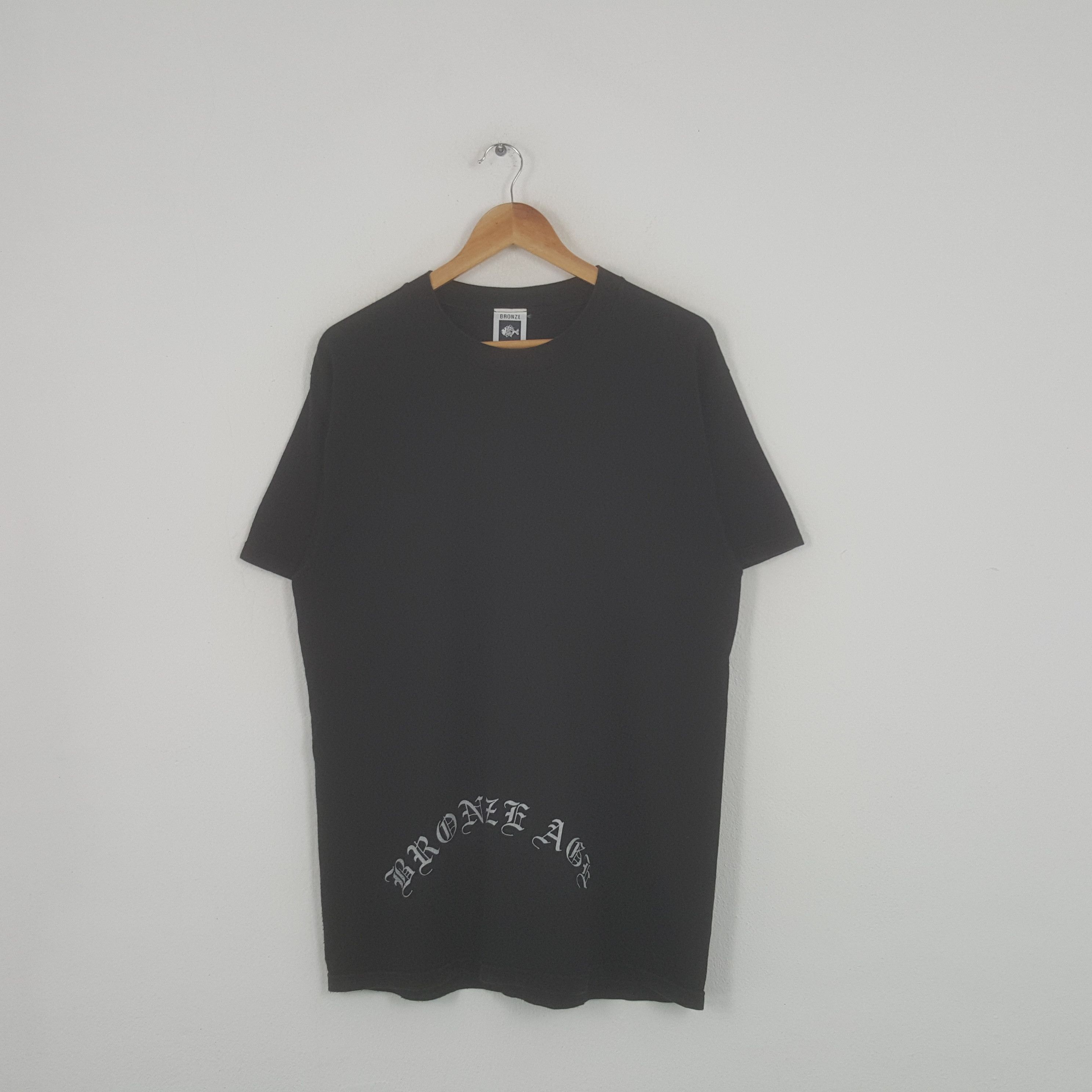 Vintage Vintage Bronze Age American Surfing Style Tshirt Size US L / EU 52-54 / 3 - 3 Thumbnail