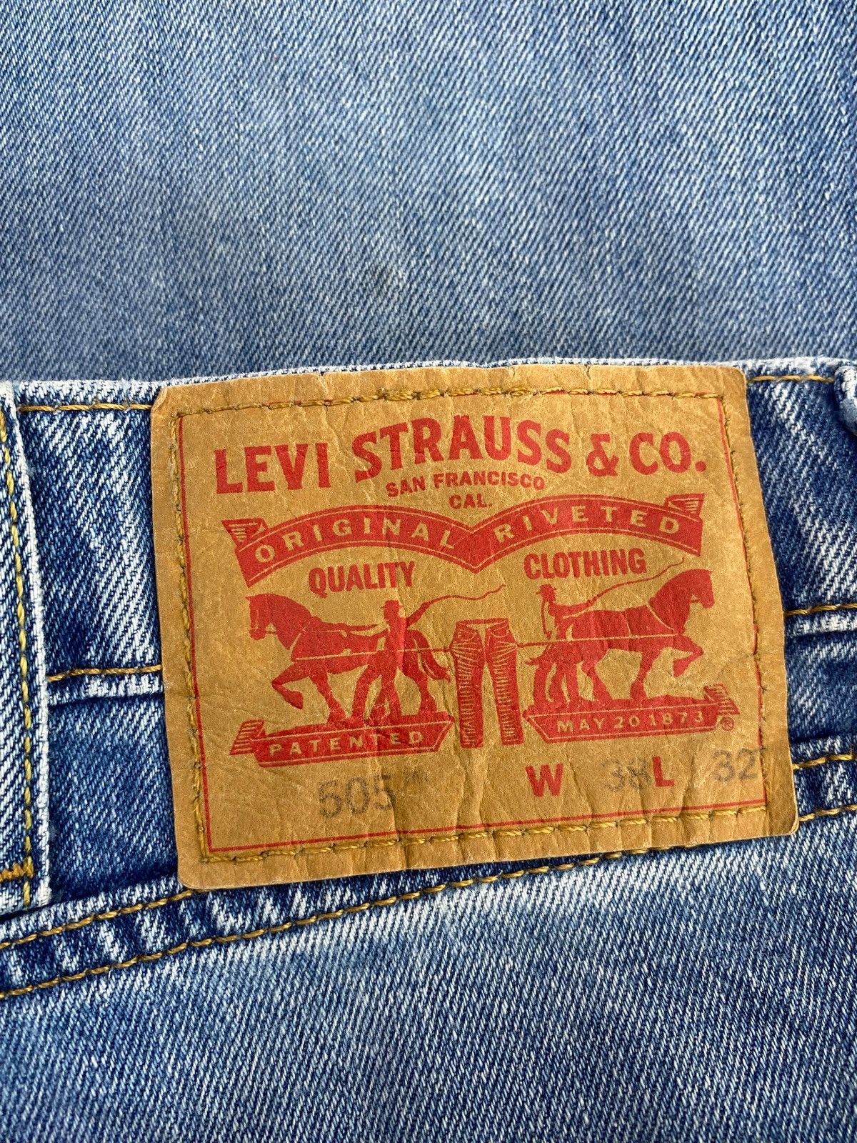 Levi's Levi’s 505 Blue Faded Wash Style Relaxed Fit Jeans Size US 37 - 9 Thumbnail