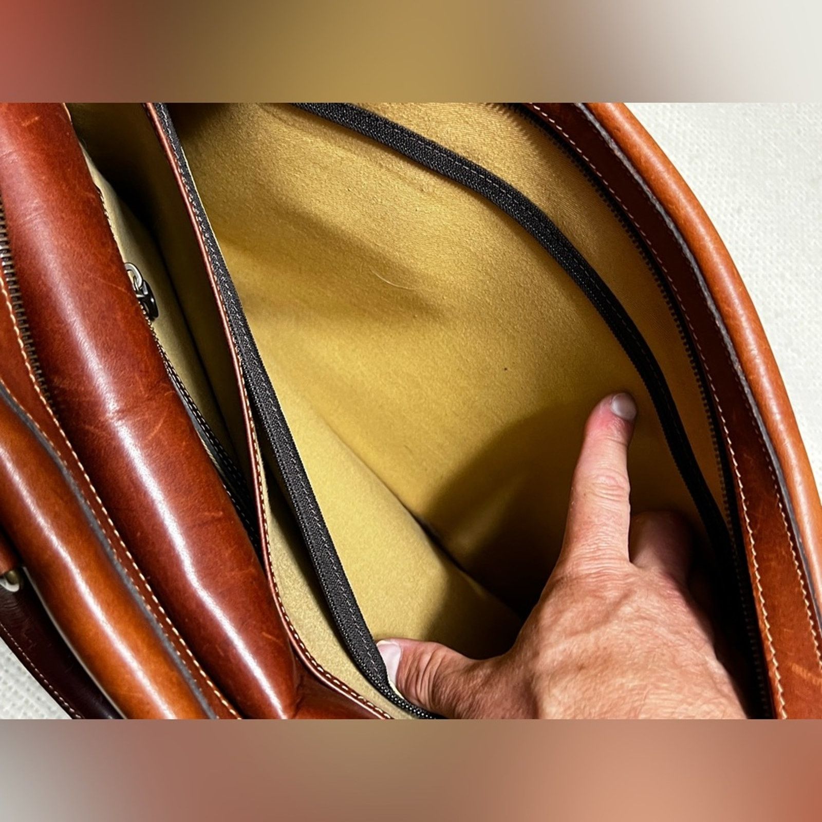 Vintage VTG Leather LEVENGER Messenger Briefcase Bags MADE ENGLAND Size ONE SIZE - 10 Thumbnail